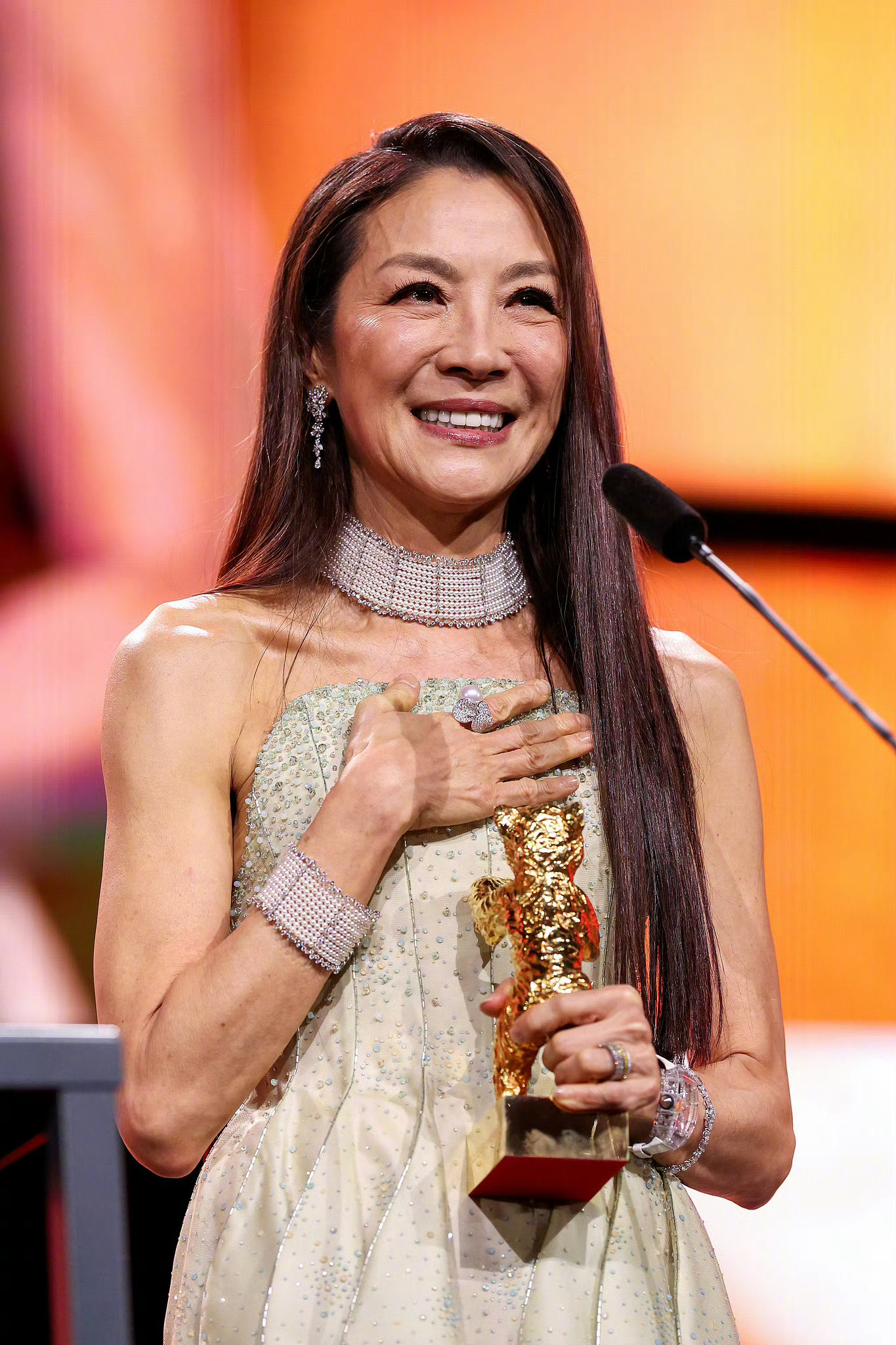 杨紫琼获柏林电影节终身成就荣誉金熊奖