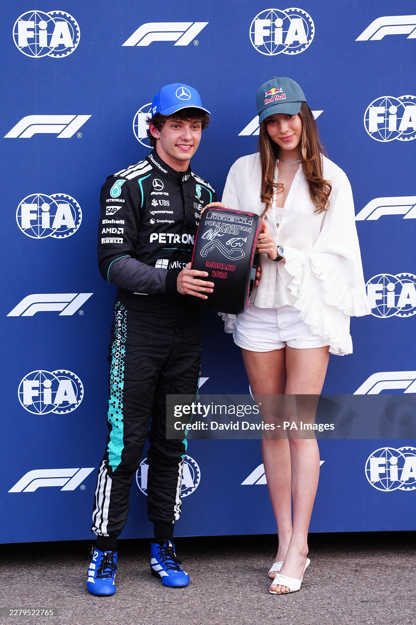 谷爱凌现身摩纳哥观看F1赛事