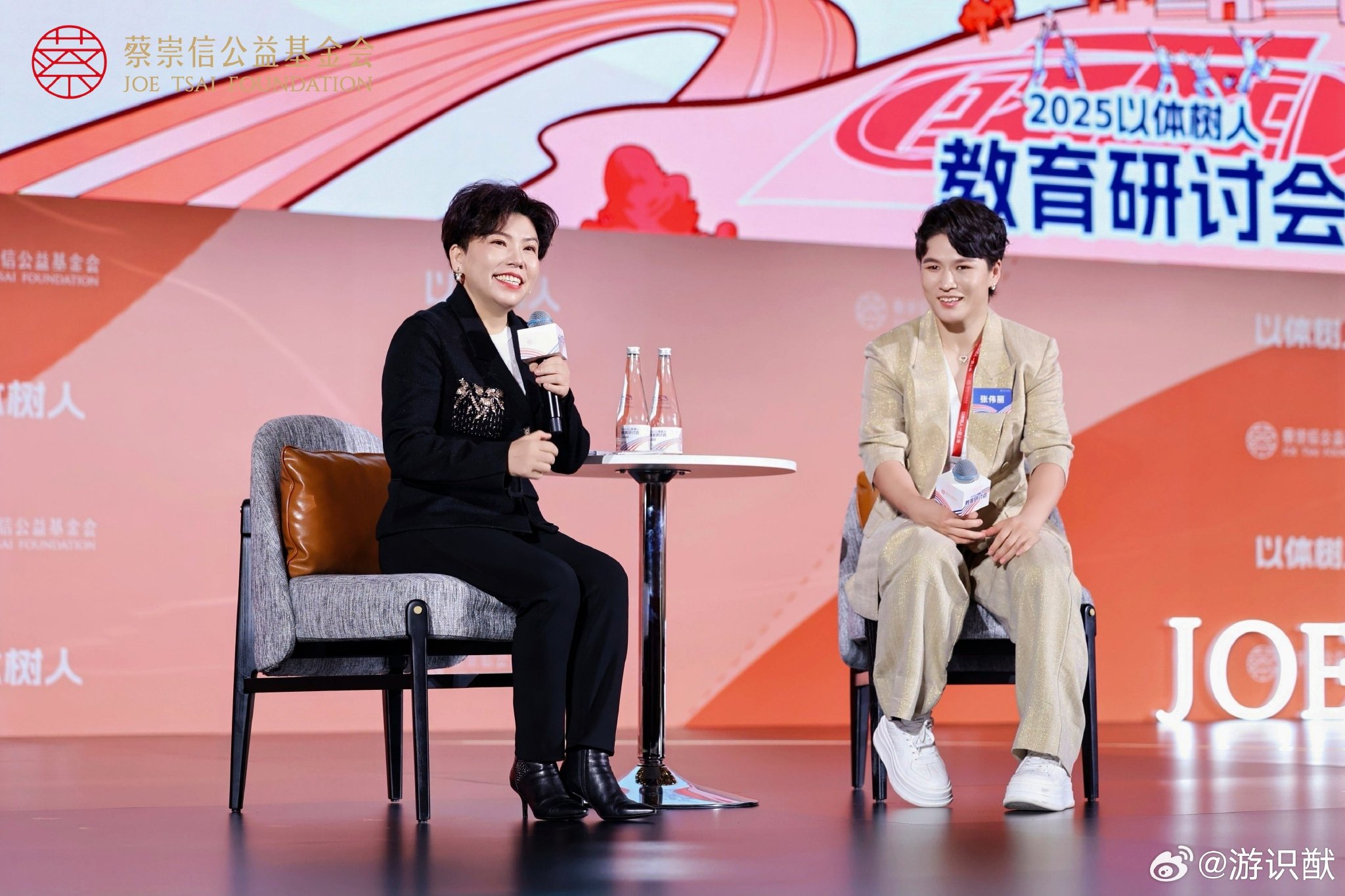 邓亚萍张伟丽分享冠军心得，控制情绪是关键