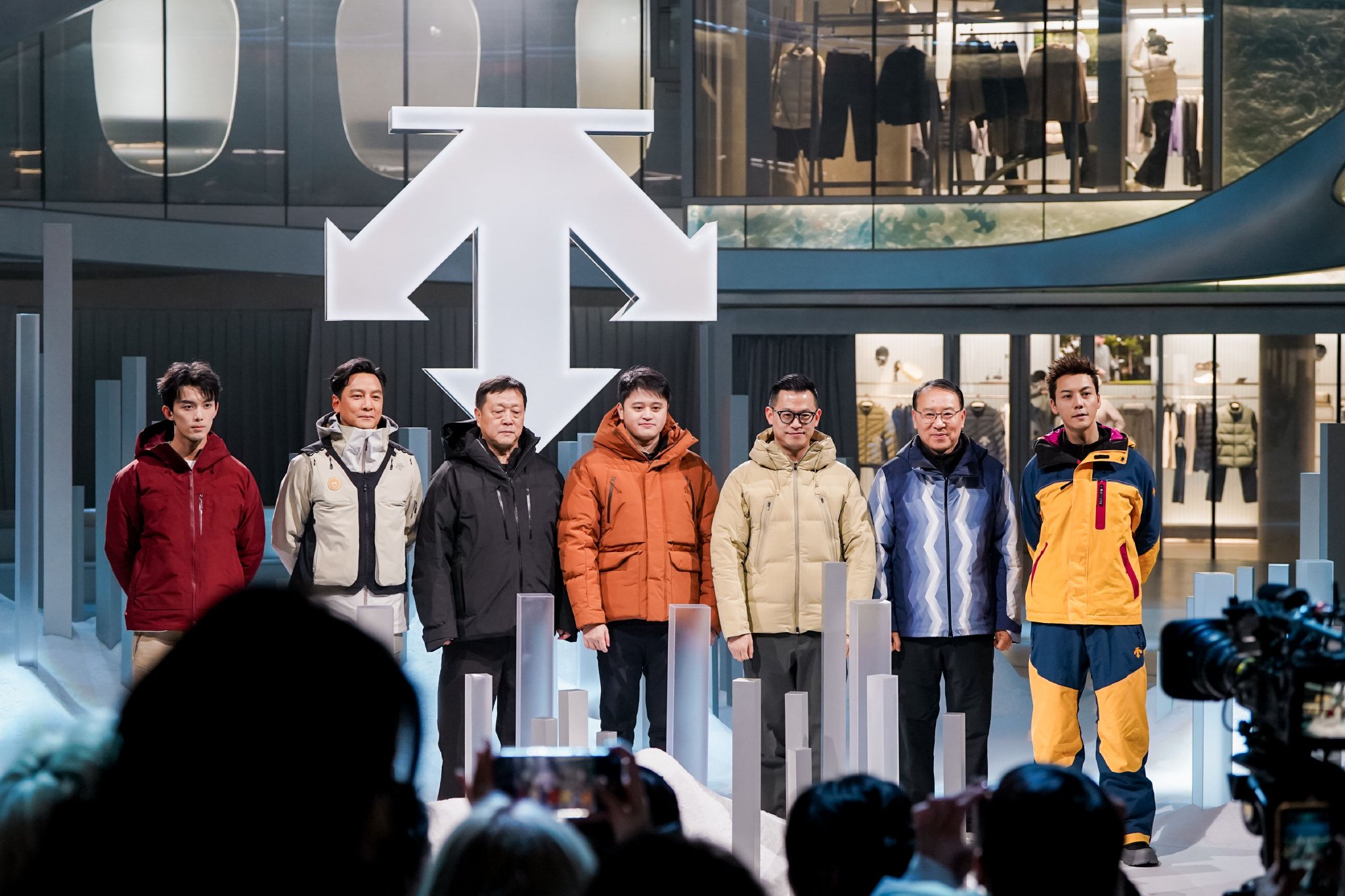 迪桑特问顶未来大秀北京举行，吴彦祖陈伟霆吴磊同框