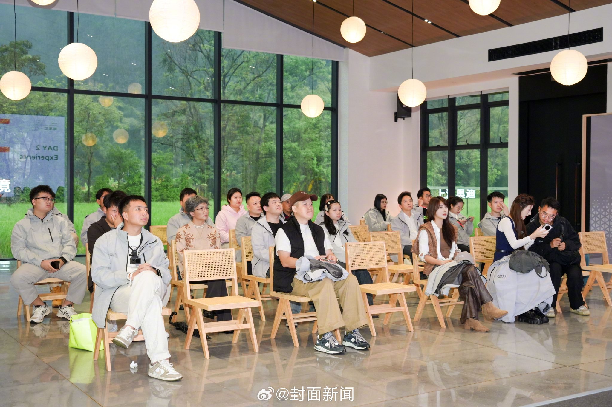 银发奶奶赛道漂移反转，实为赛车手铁豆假扮