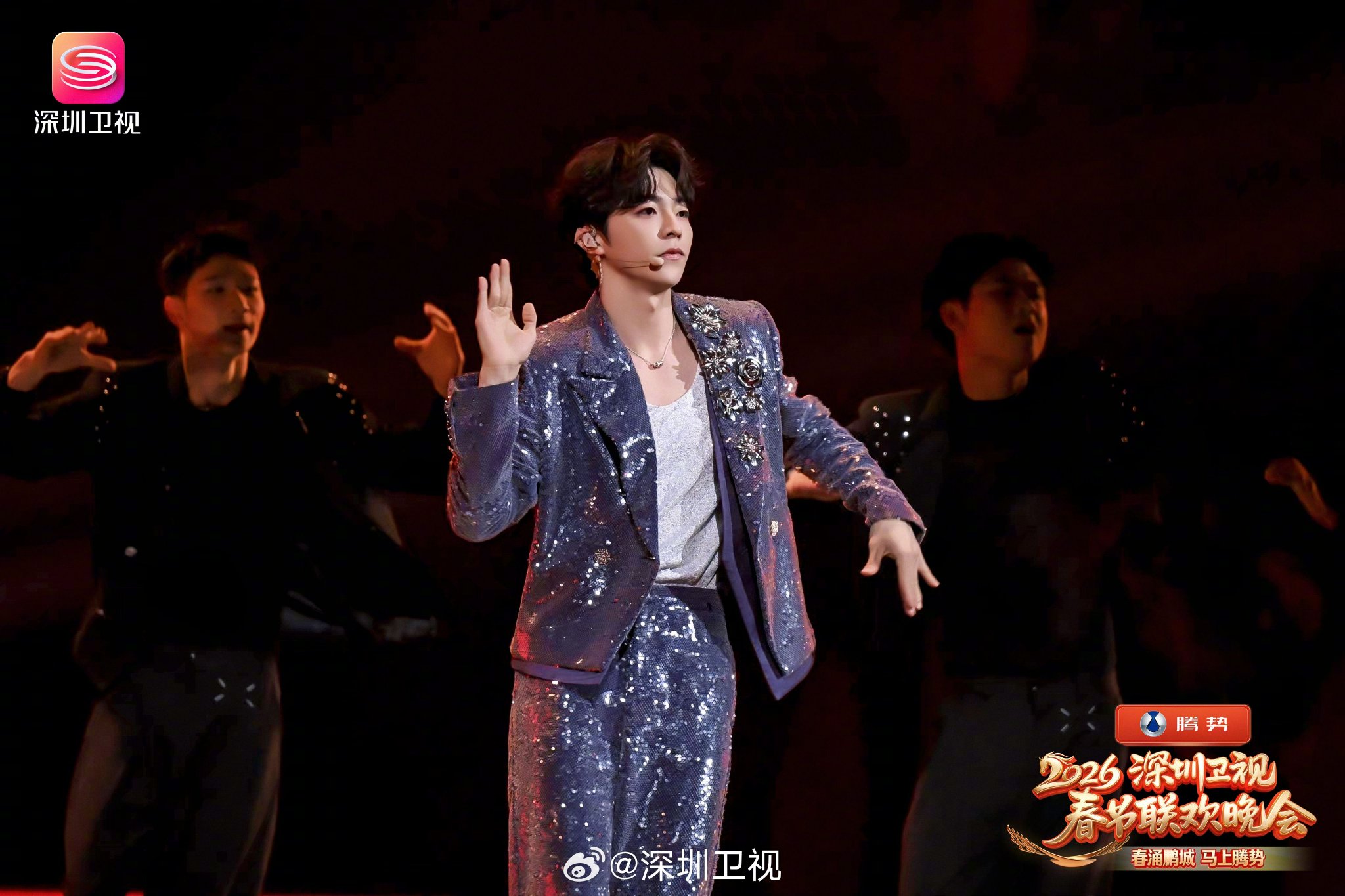 陈立农深圳卫视春晚献唱《我爱你呢》