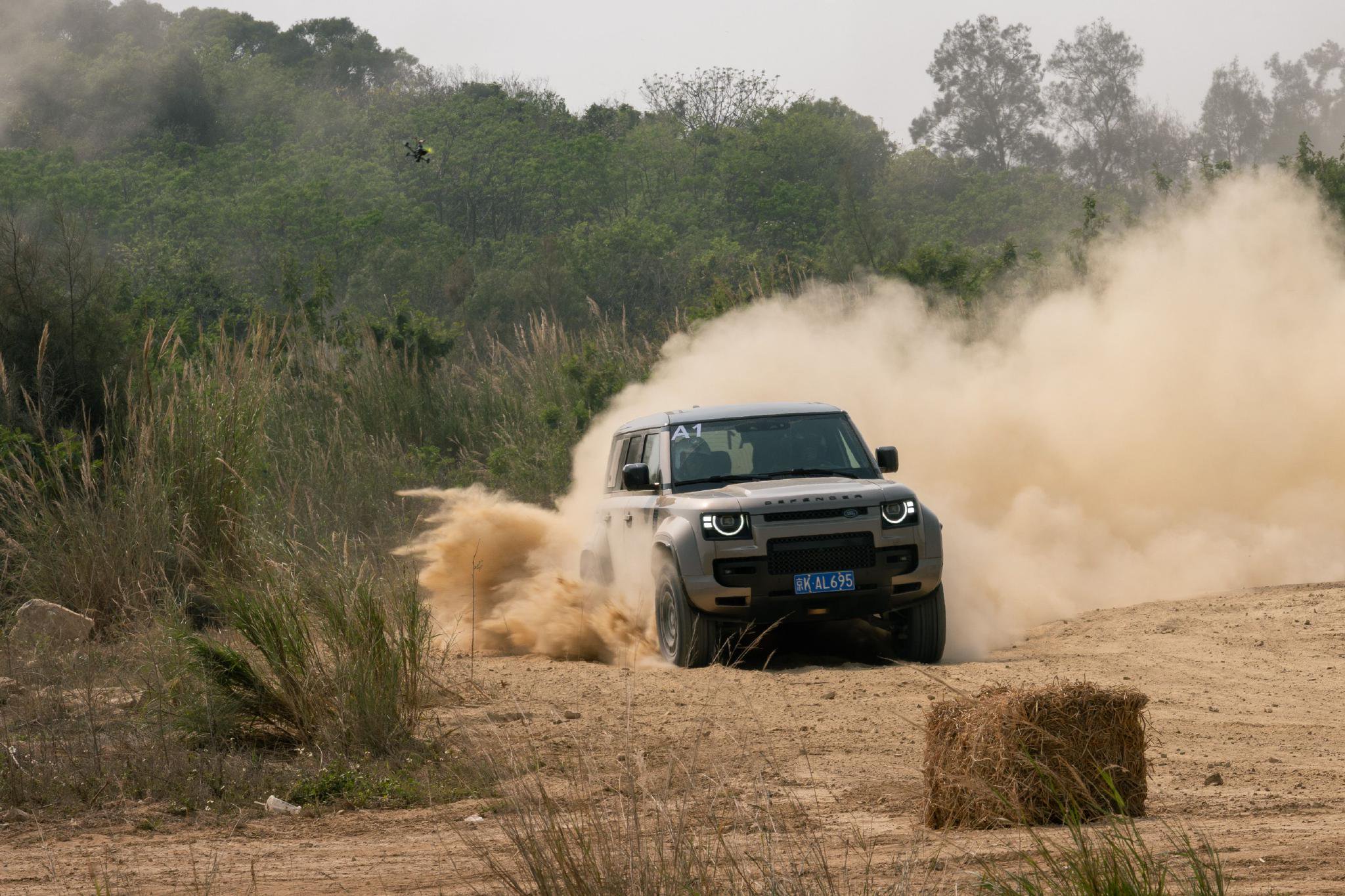 路虎卫士OCTA斩获达喀尔拉力赛冠军