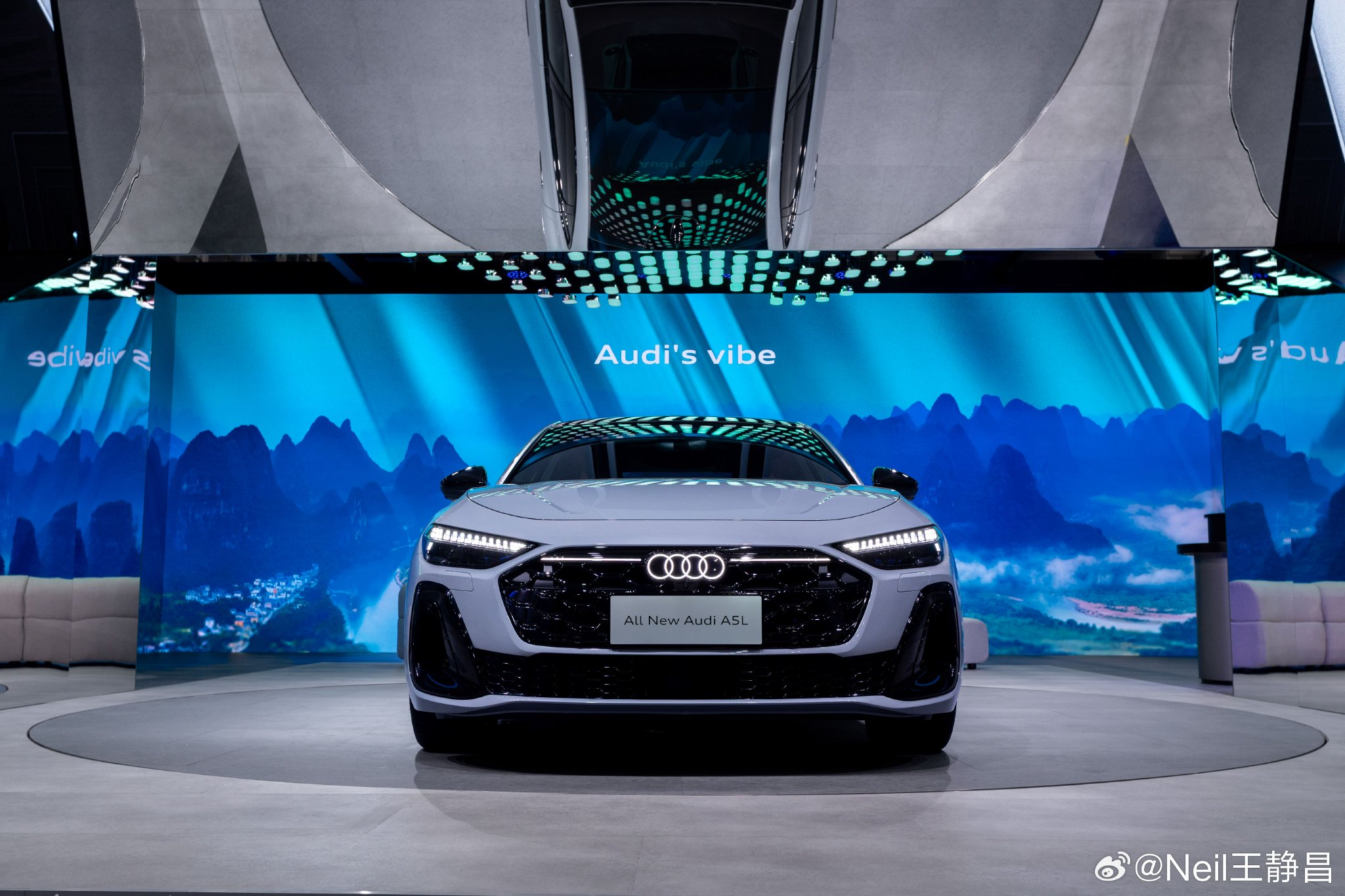 一汽奥迪A5L亮相设计深圳2025，本土化升级搭载华为智驾
