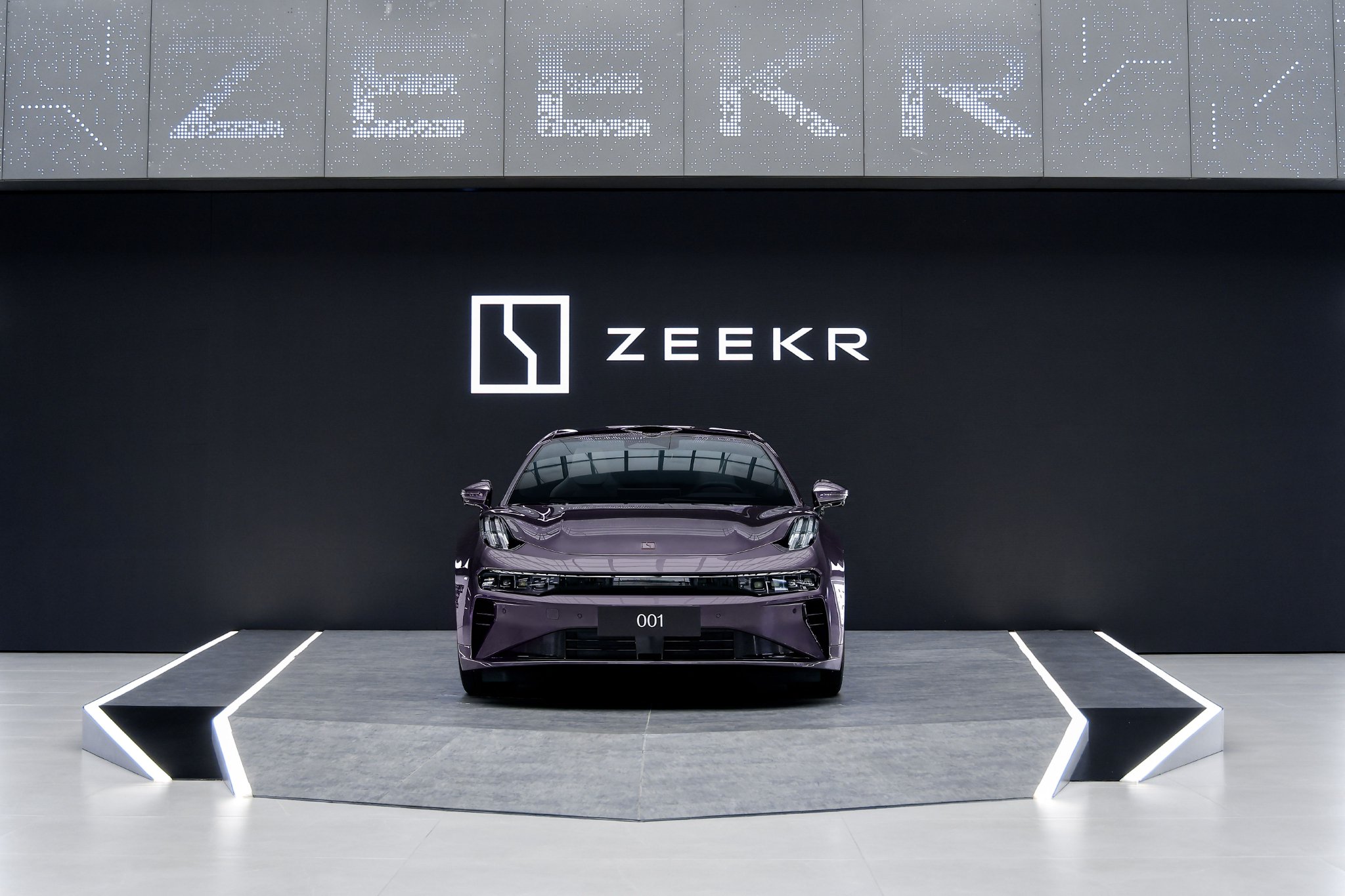 极氪001安全科技升级，用户实测抗造能力获赞