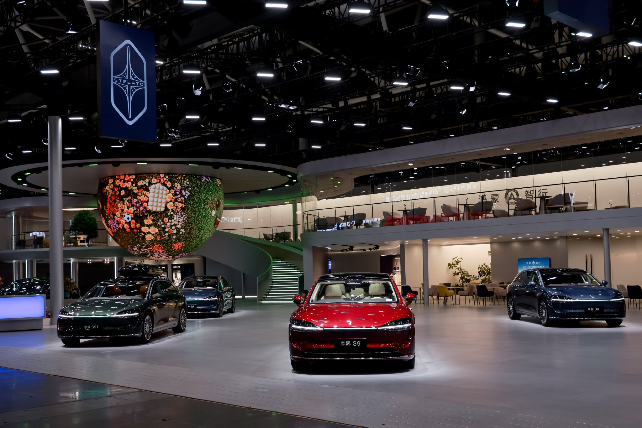 鸿蒙智行亮相广州车展，五位成员集结完毕