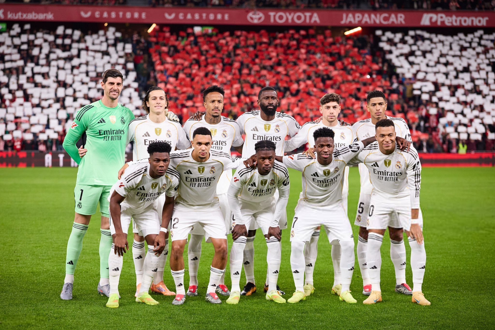 皇马3比0胜毕尔巴鄂竞技，首发11人合影