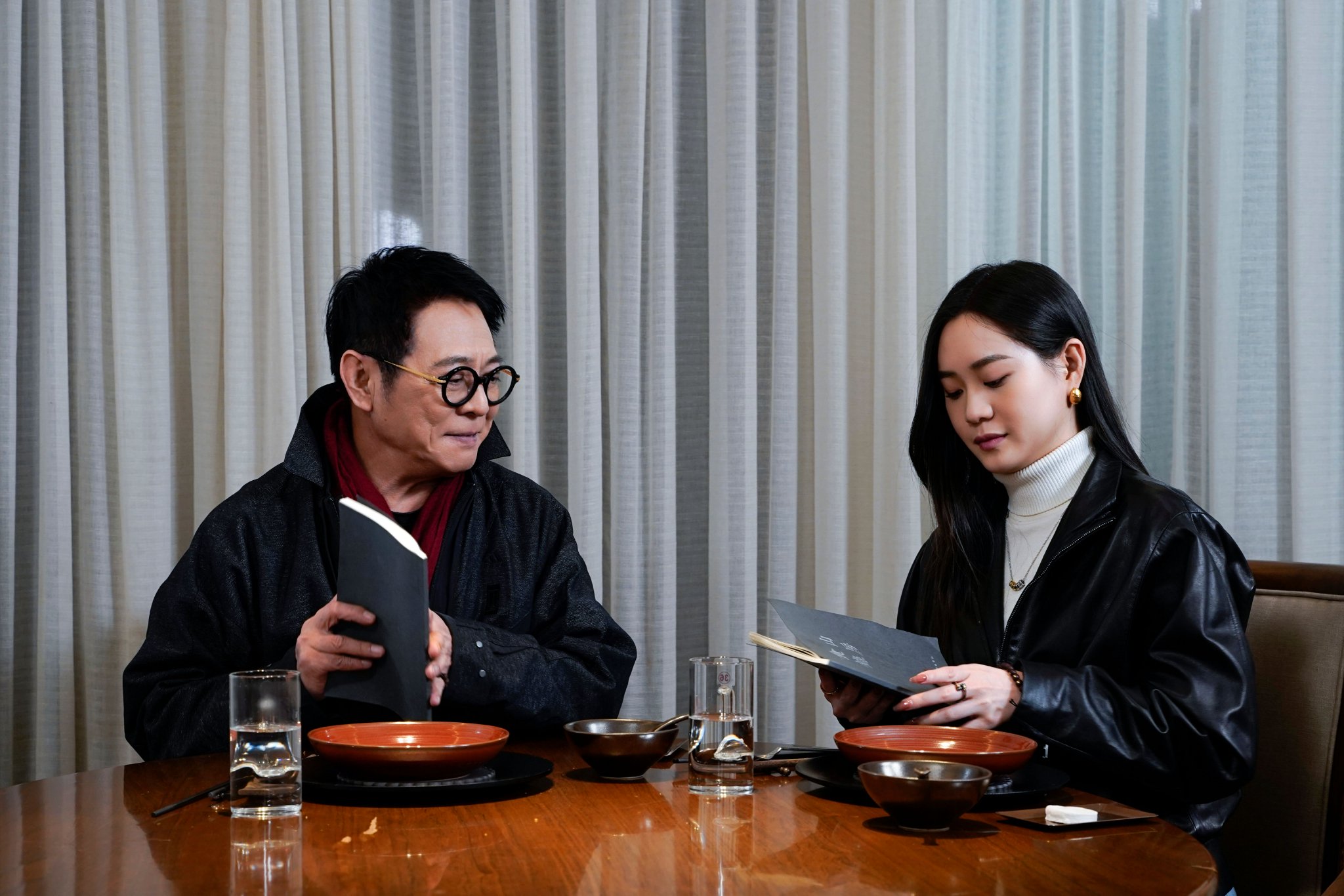 李连杰与小女儿同框显父爱