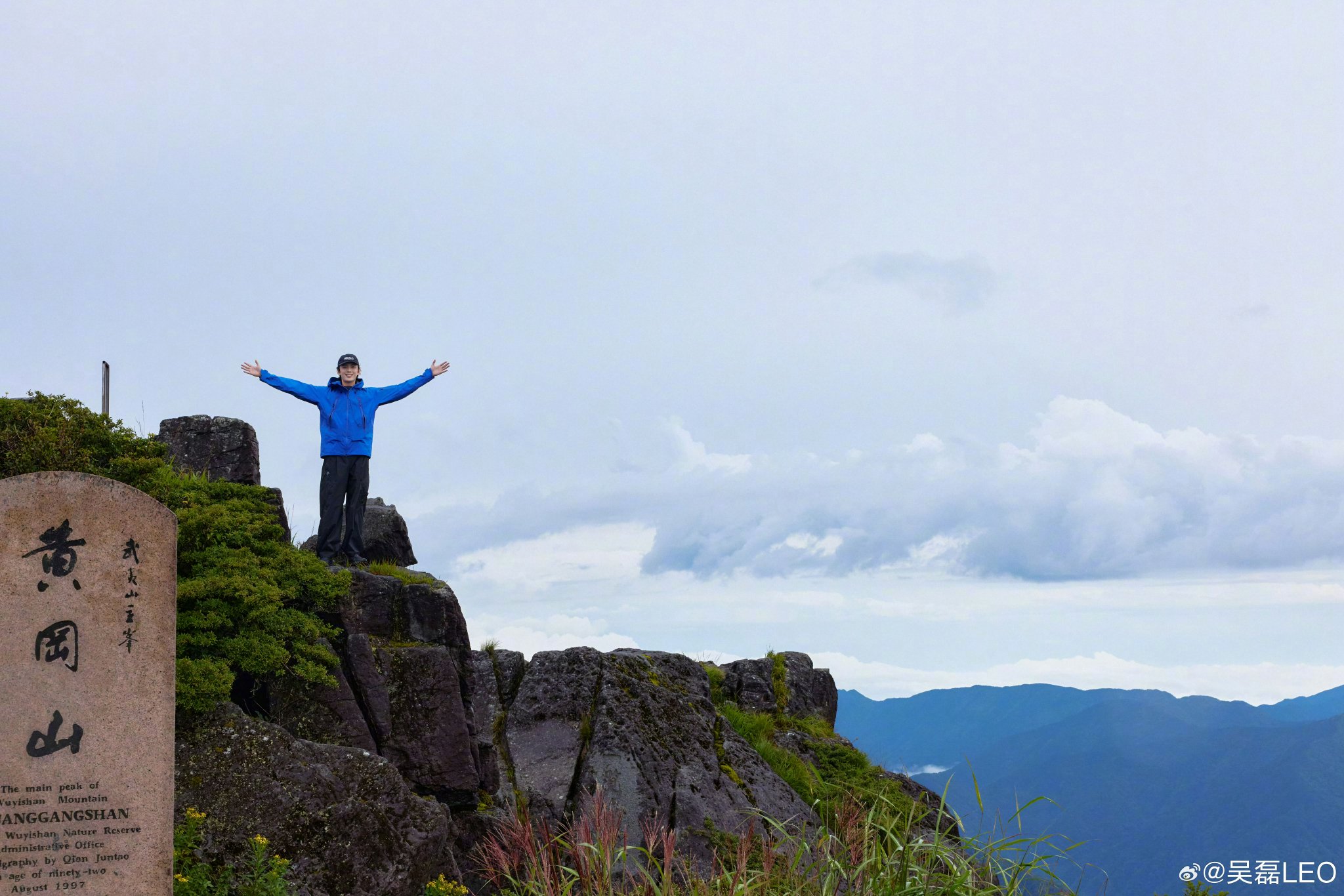 吴磊怒拍60张自拍称大自然比照片更辽阔