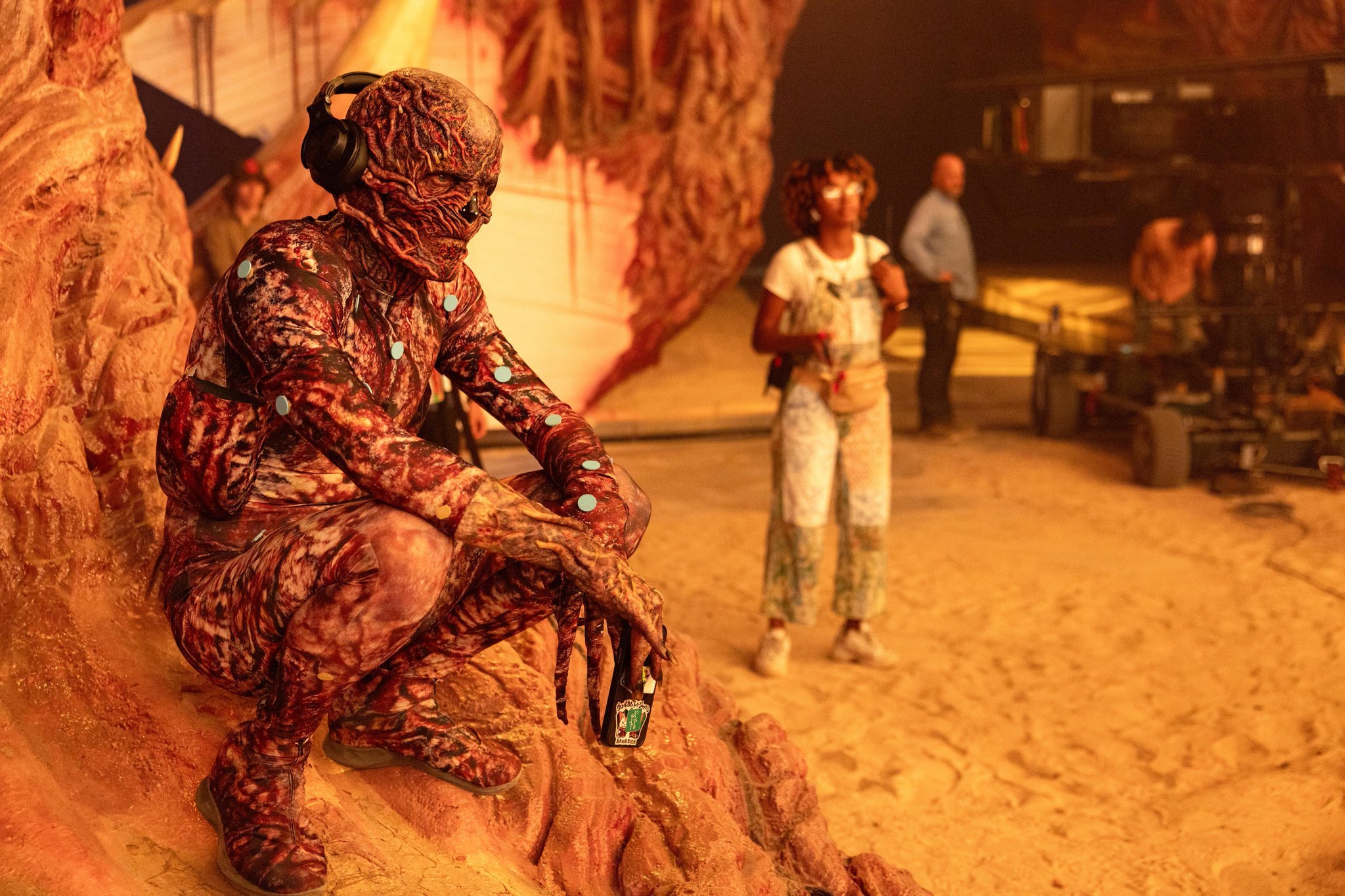 《怪奇物语》第五季拍摄237天搭建6725场景，达非兄弟提前开拍结局