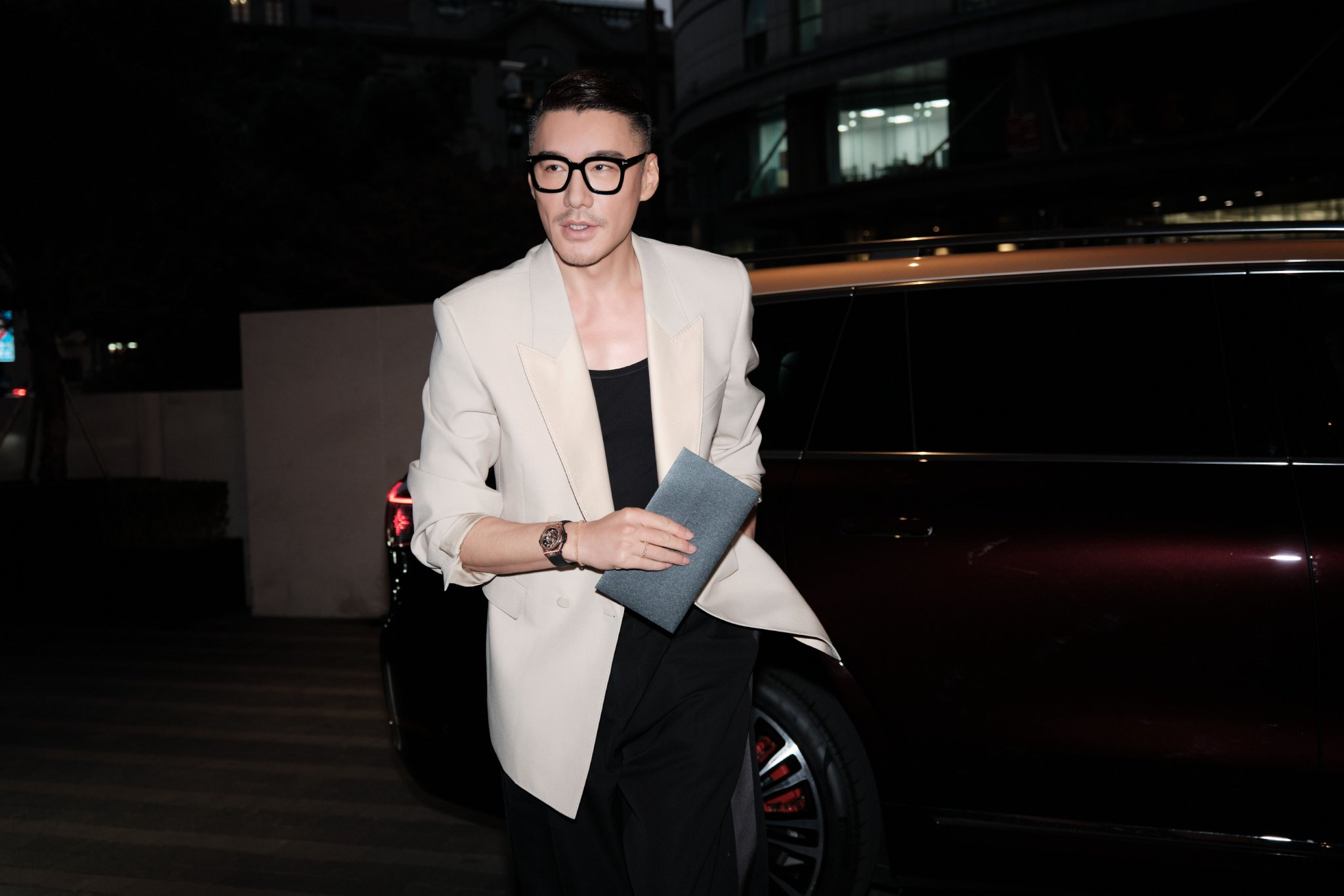 问界M9星光之夜汇聚名人车主，展现高端智能出行新标杆