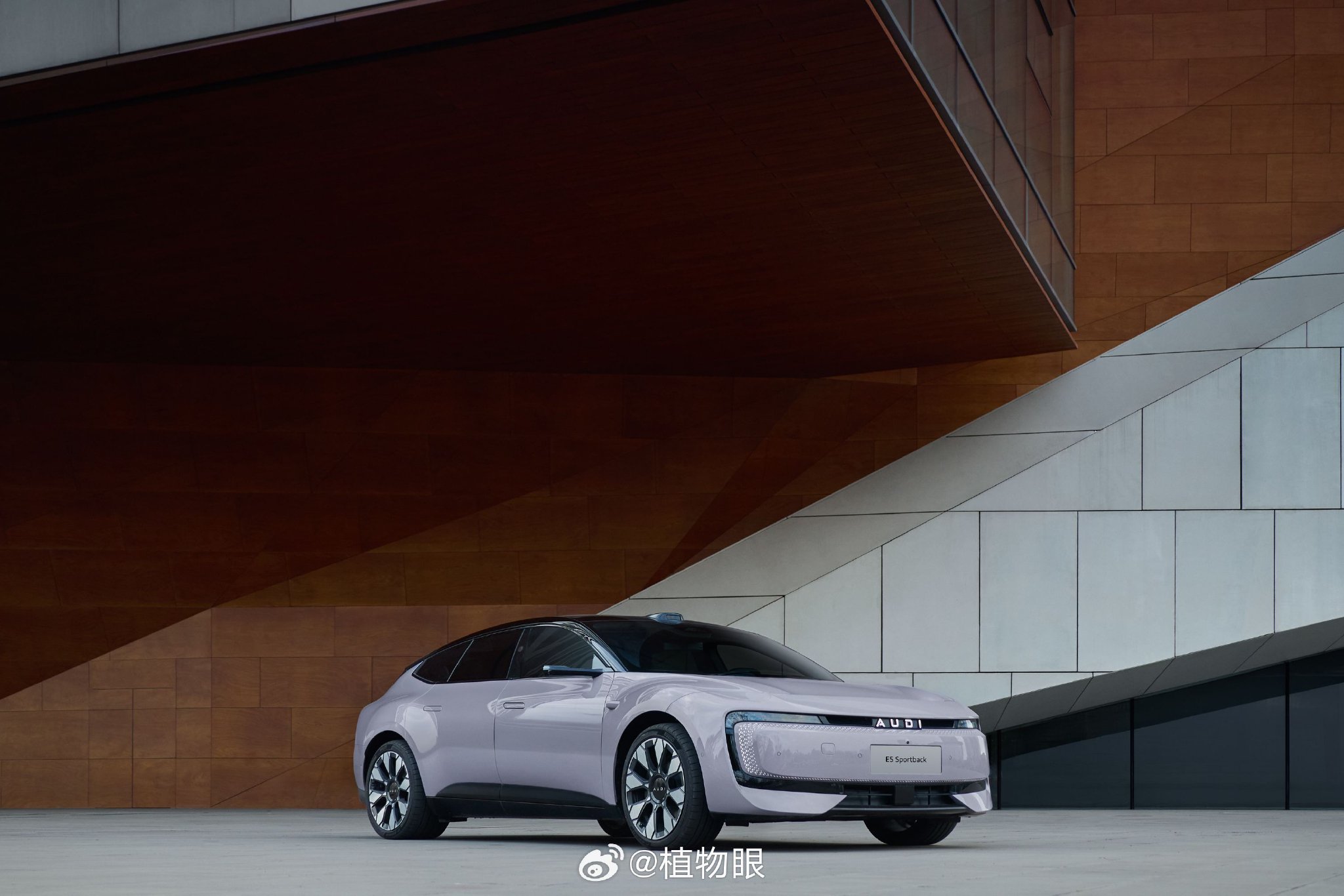 奥迪E5 Sportback获2026中国年度车与2025微博年度车型双料冠军