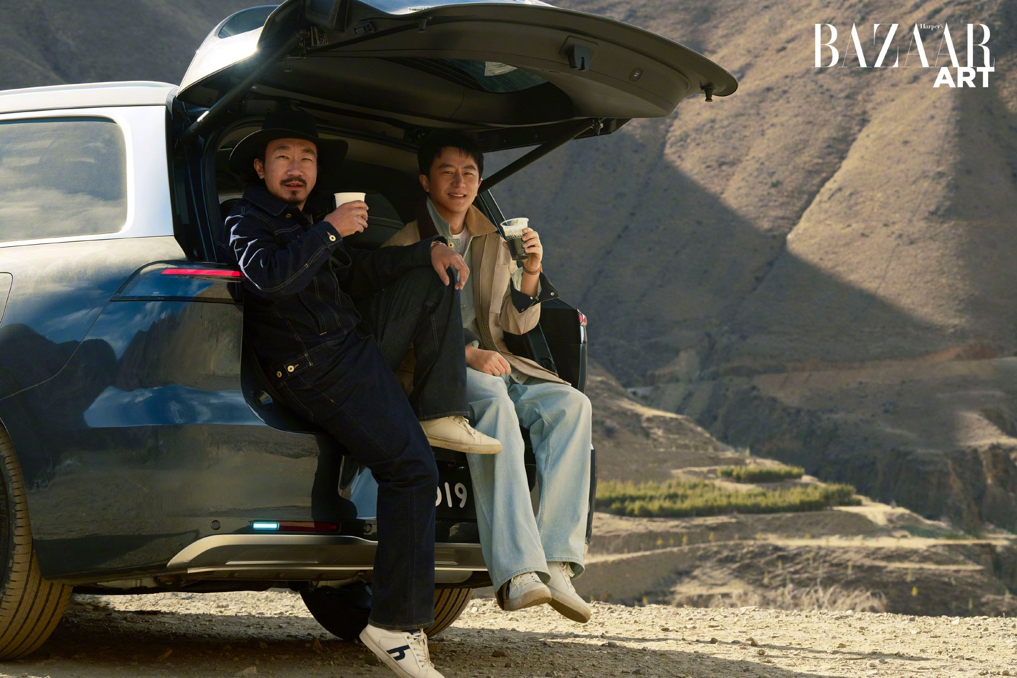 黄轩尹超驾零跑D19入藏，芭莎艺术壮游记录高原瞬间