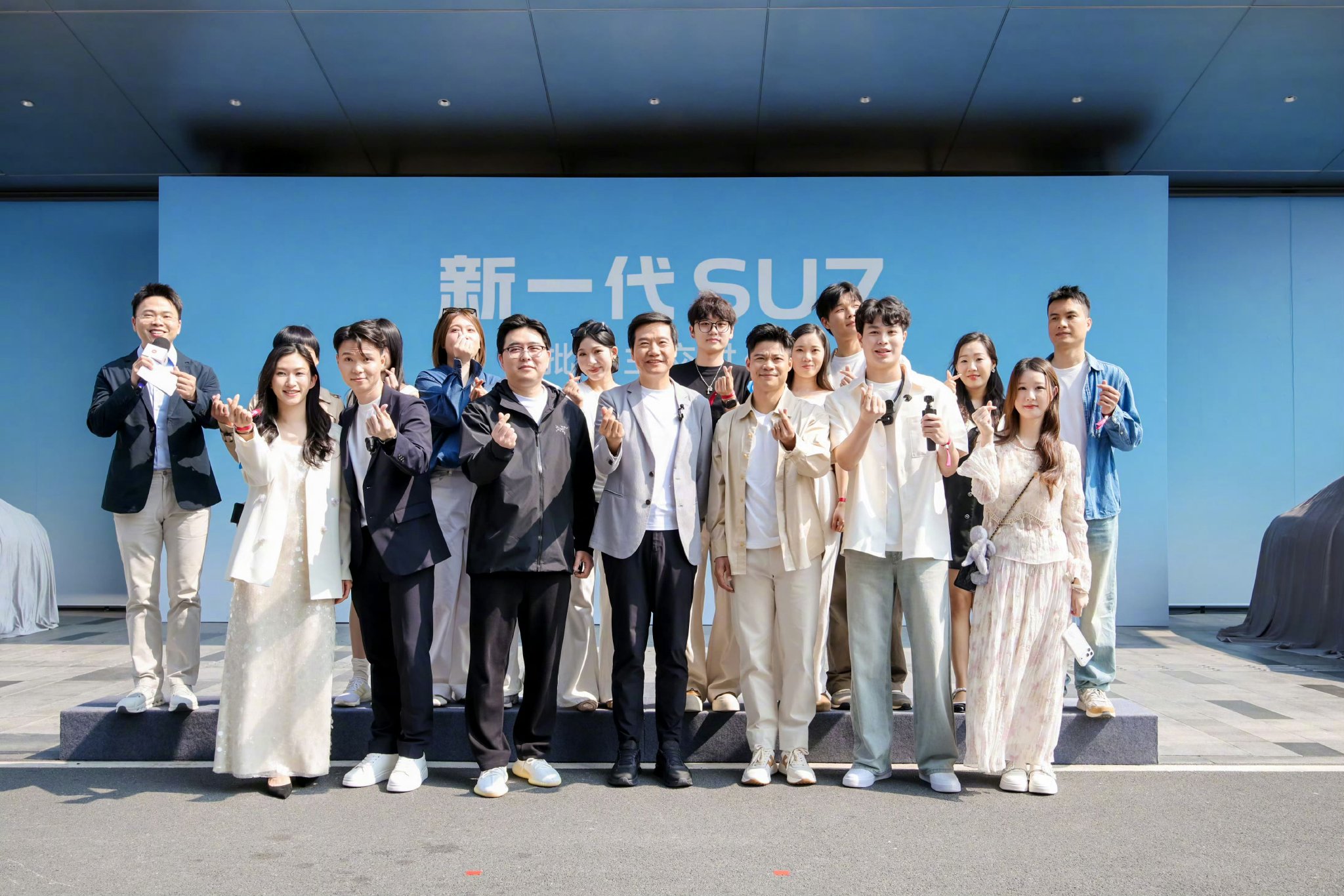 小米SU7首批交付雷军苏炳添同台,三天锁单破三万