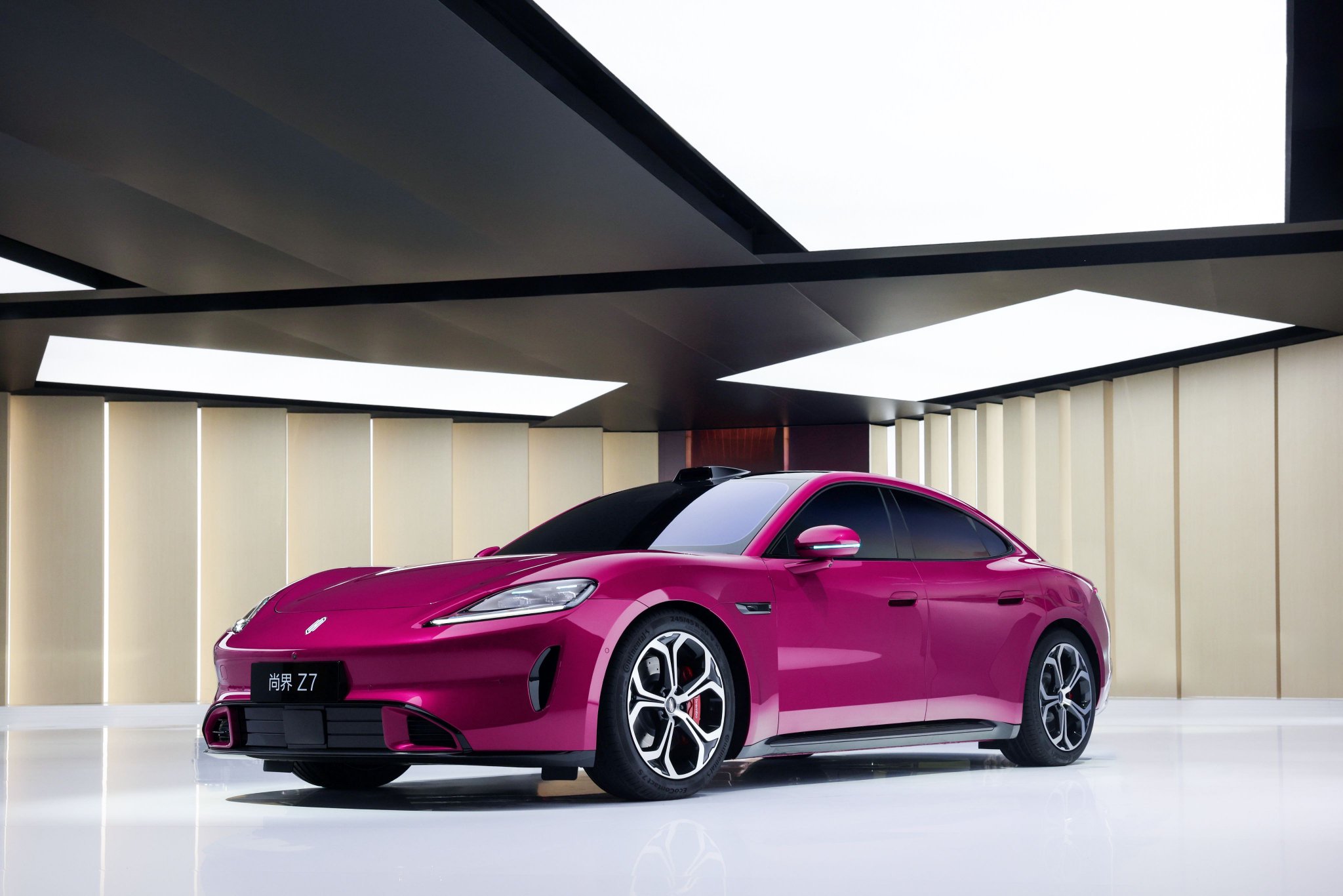 尚界Z7双车首发亮相，猎装轿跑设计引关注