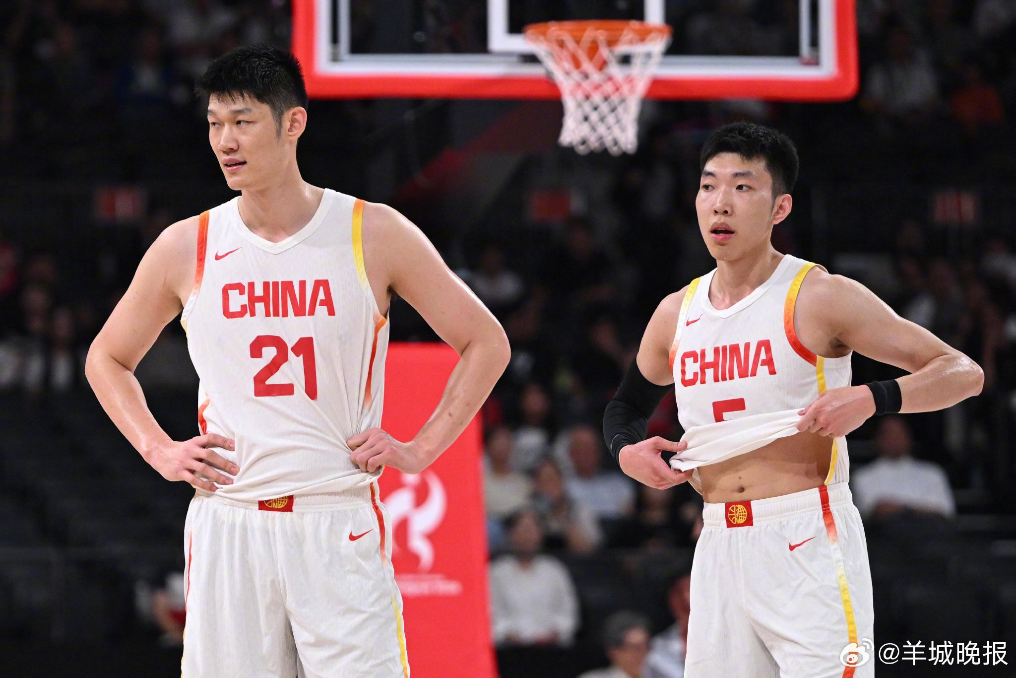 现场直击：伊朗男篮让中国男篮当了背景板，崔永熙：难以形容现在的感受