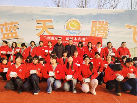 杨幂粉丝公益行动登山东省级媒体，为曹县女生送关怀