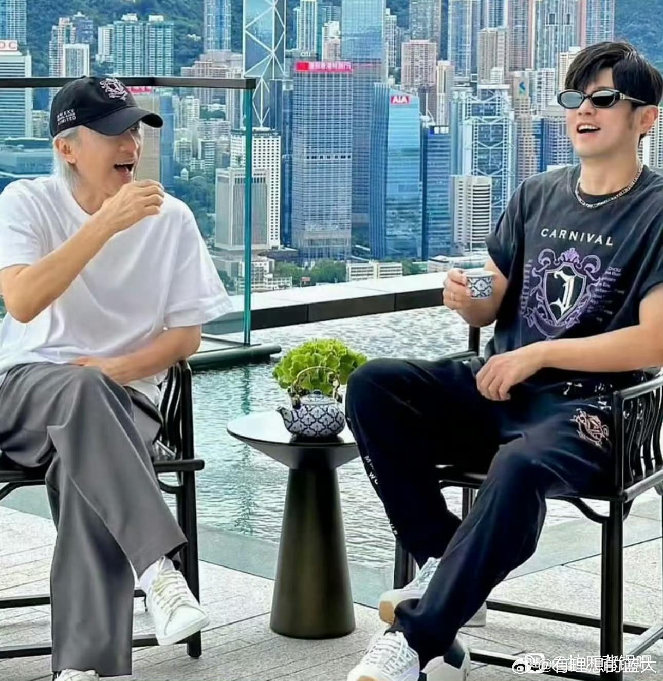 周总与星爷咖位热度对比引热议