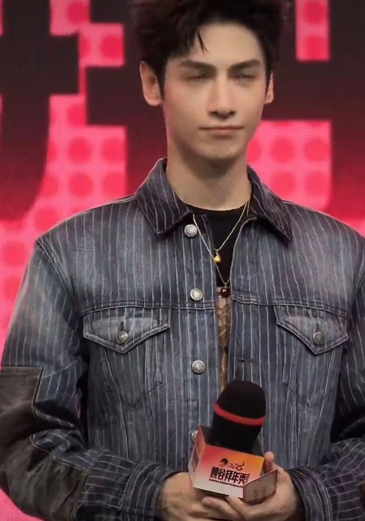 罗云熙被赞顶级建模脸