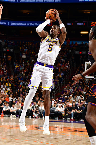 艾顿20分13篮板助太阳胜湖人