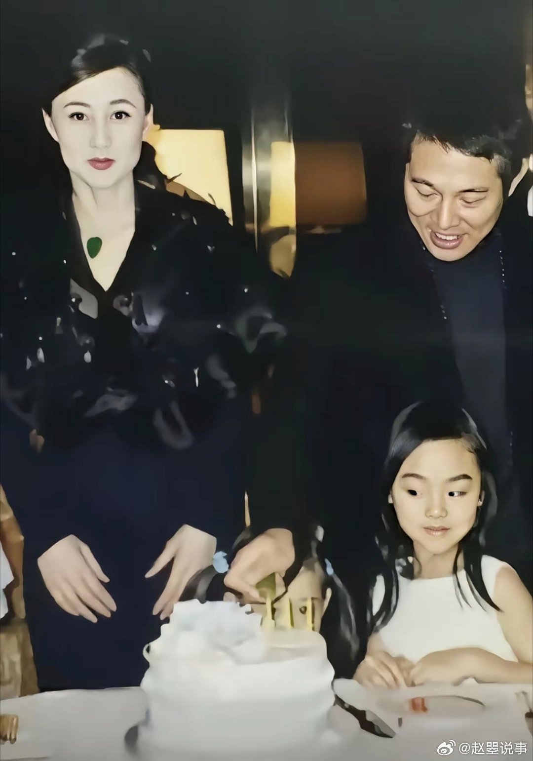 利智鲜少公众露笑容，早年嫁李连杰被指心有不甘