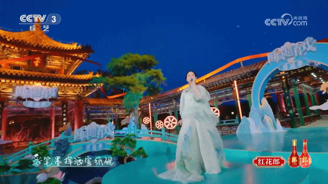 金莎穿新中式纱裙亮相央视，歌声治愈妆造清爽