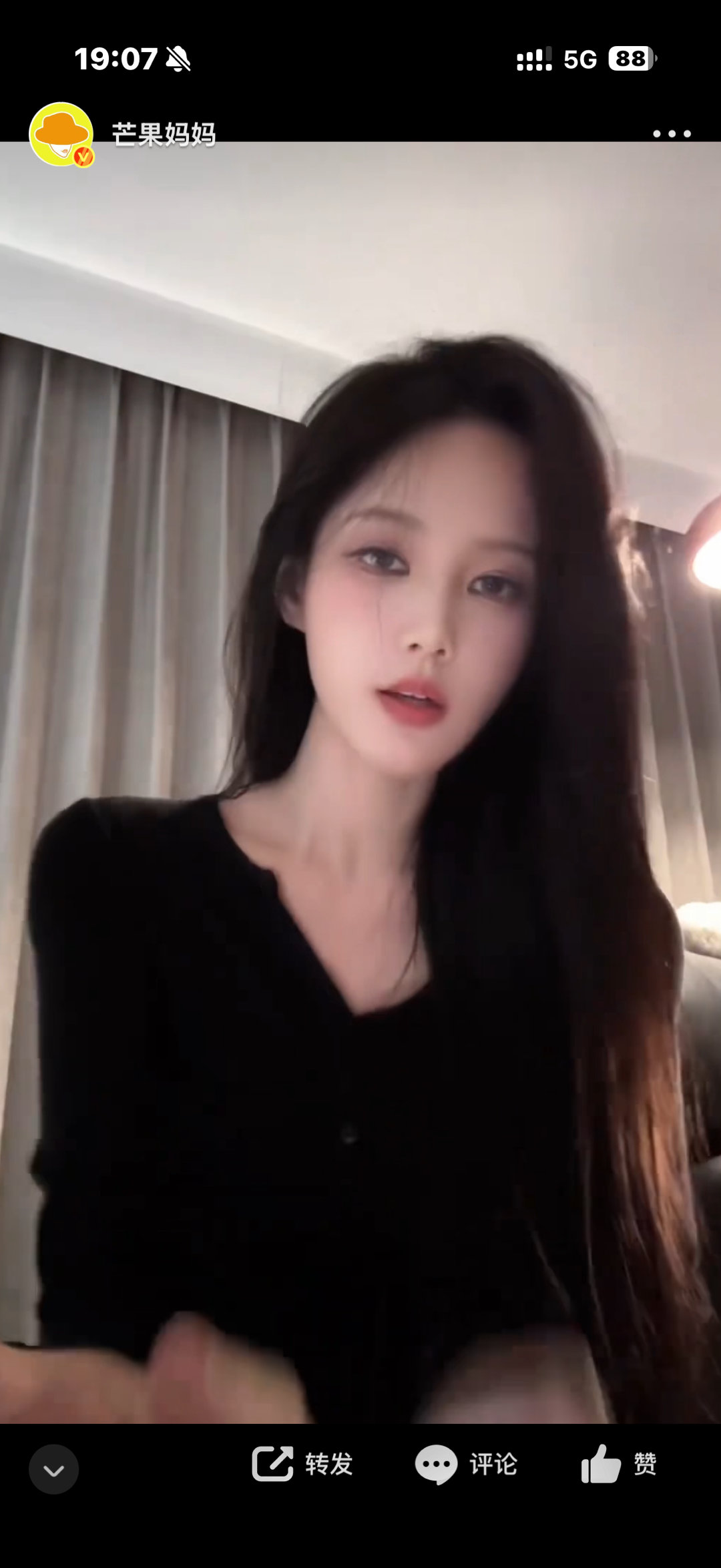 李一桐跳第三个吻痕引发关注