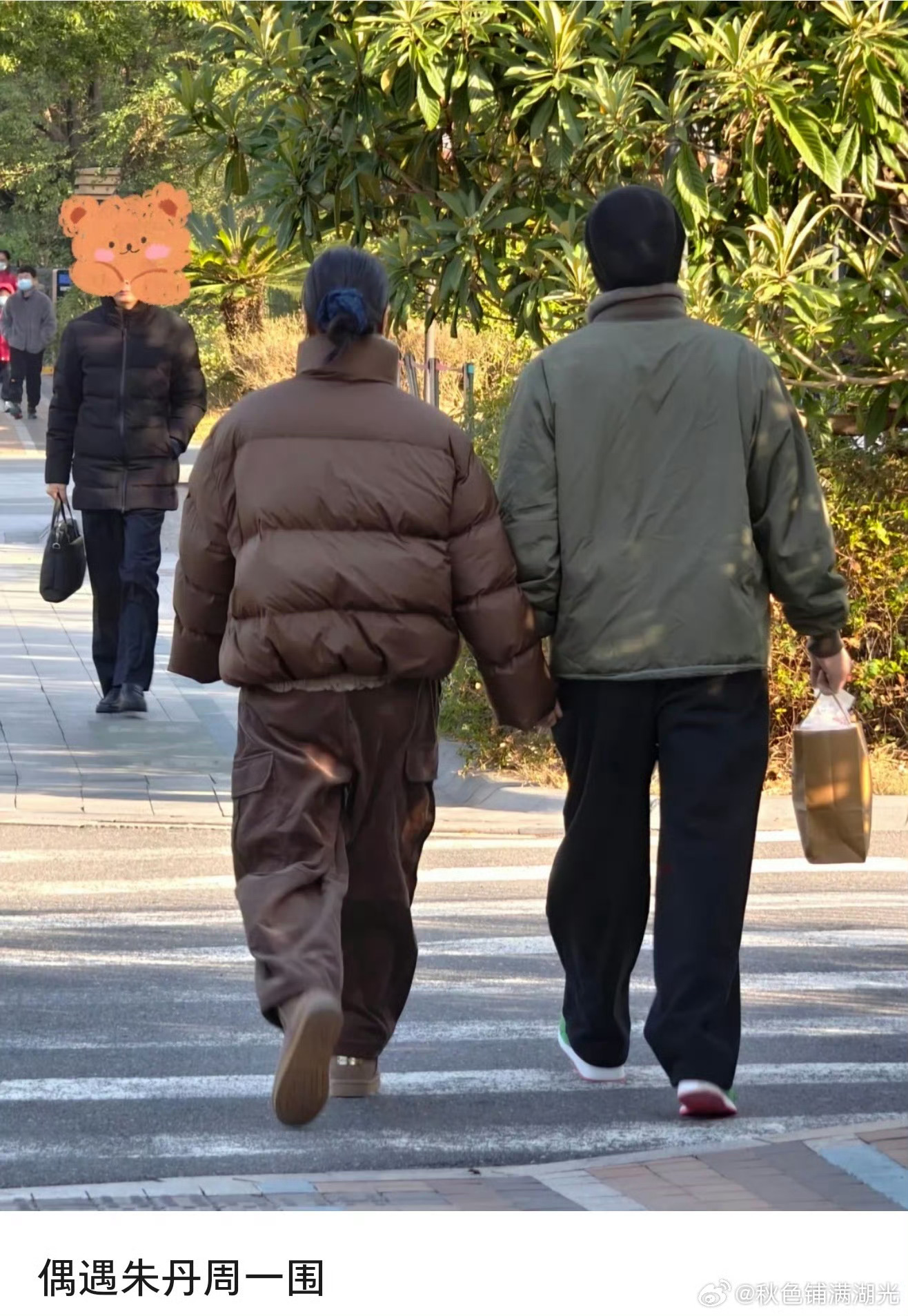 朱丹周一围杭州牵手散步被偶遇