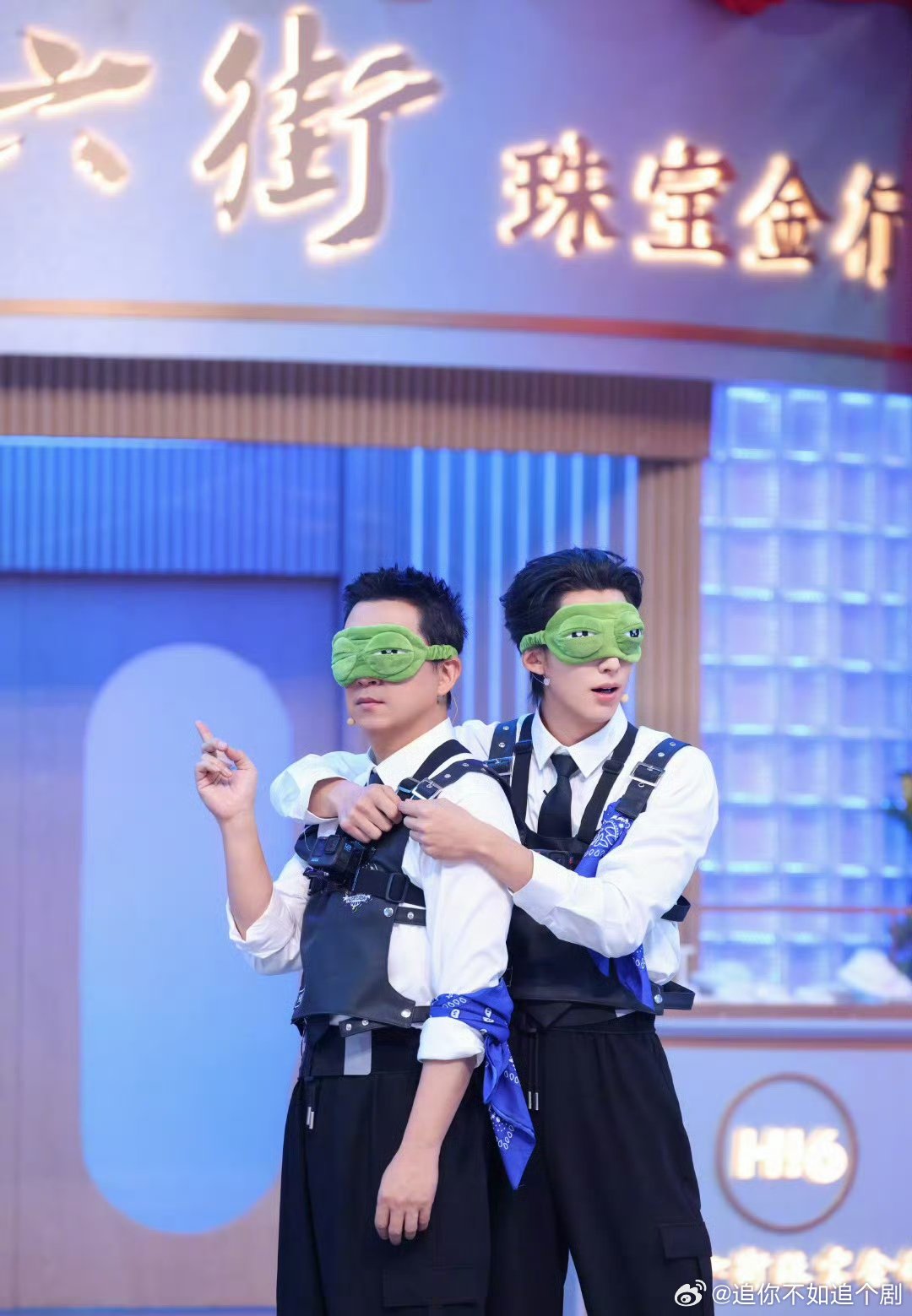 潘粤明王鹤棣师徒合体画画猜题笑料不断