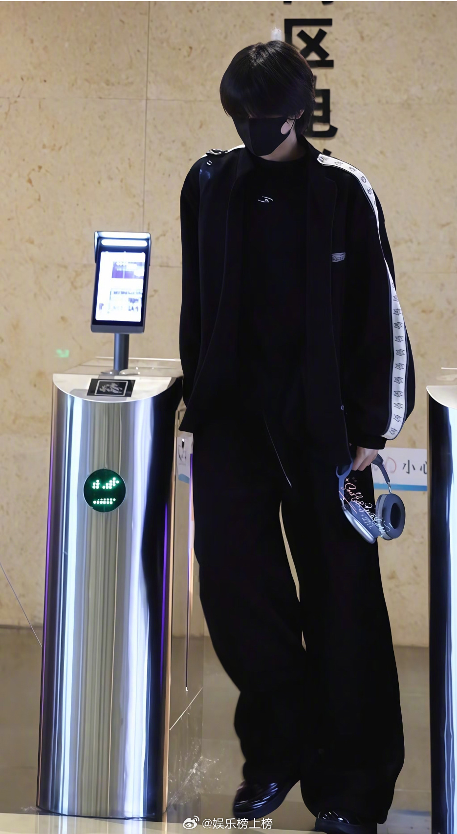 王橹杰身材比例优越，与187艾伦身高相近