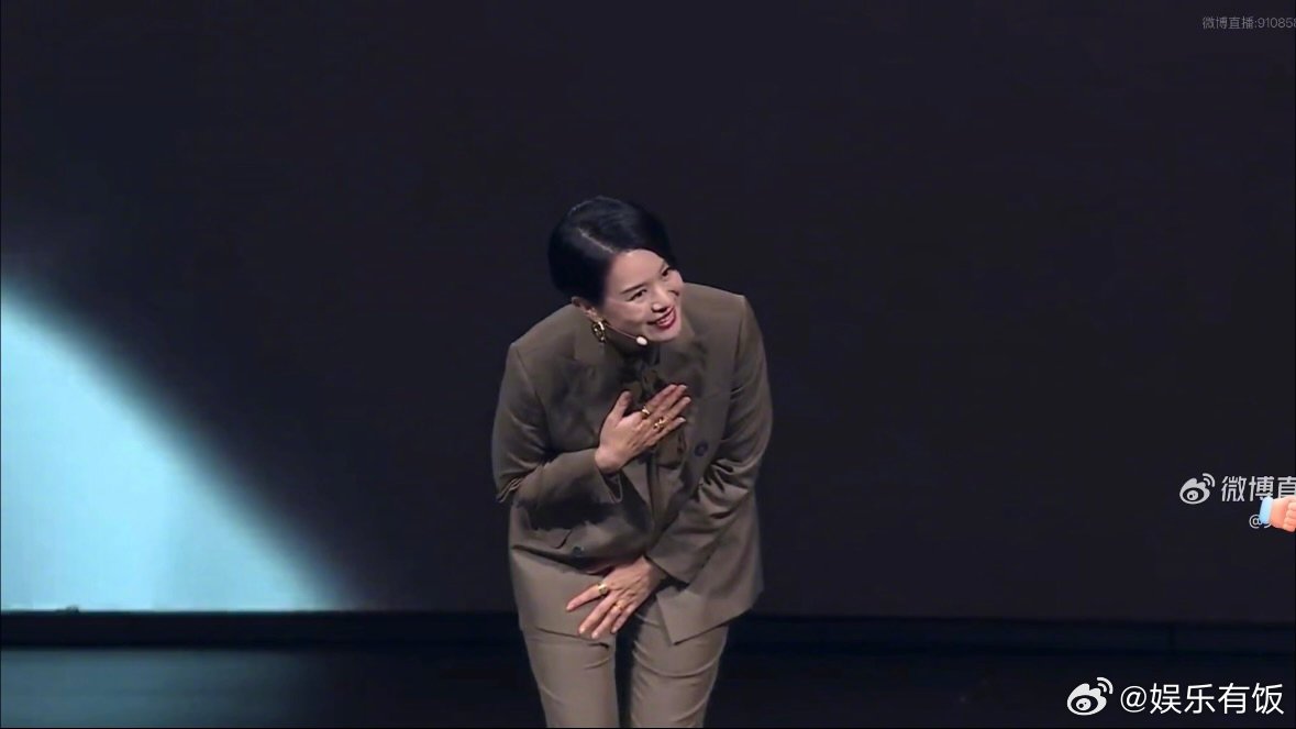 胡杏儿为一家五口选奕境X9，三娃妈妈眼光毒辣