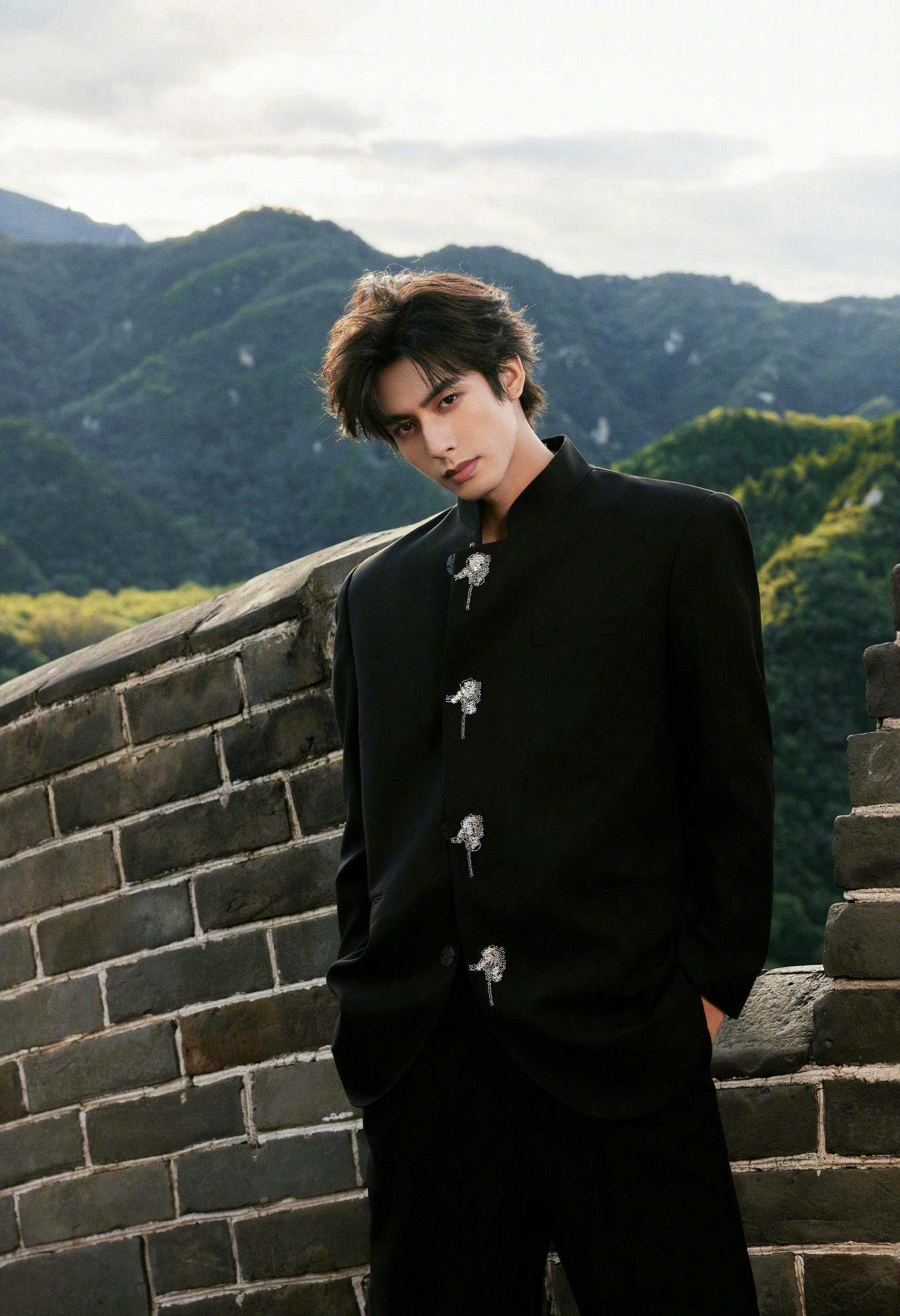 宋威龙27岁生日当天官宣新代言，一个月内连宣三品牌