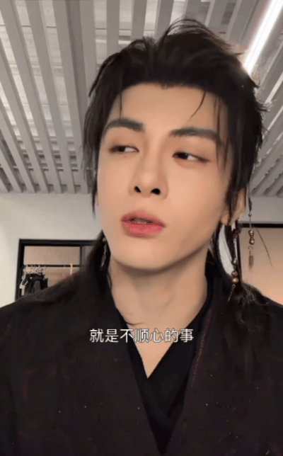 曾舜晞直播分享缓解焦虑方法，与AI聊天倾诉