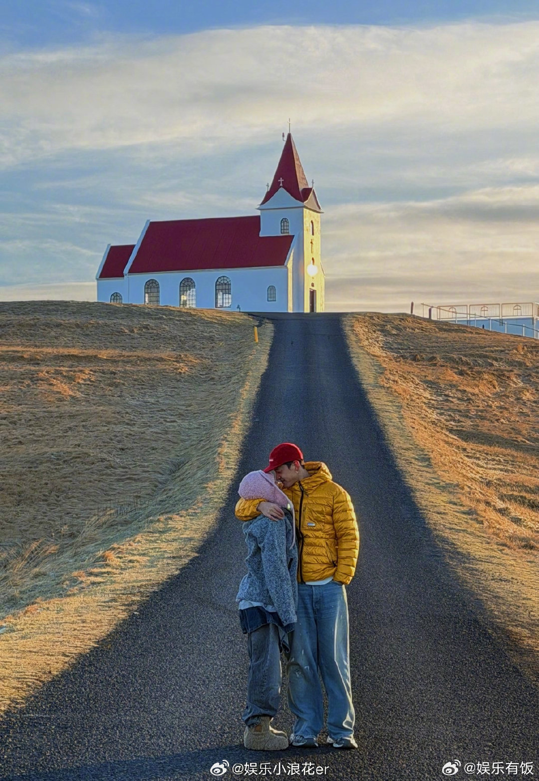 李嘉格晒接吻照回怼网友劝阻