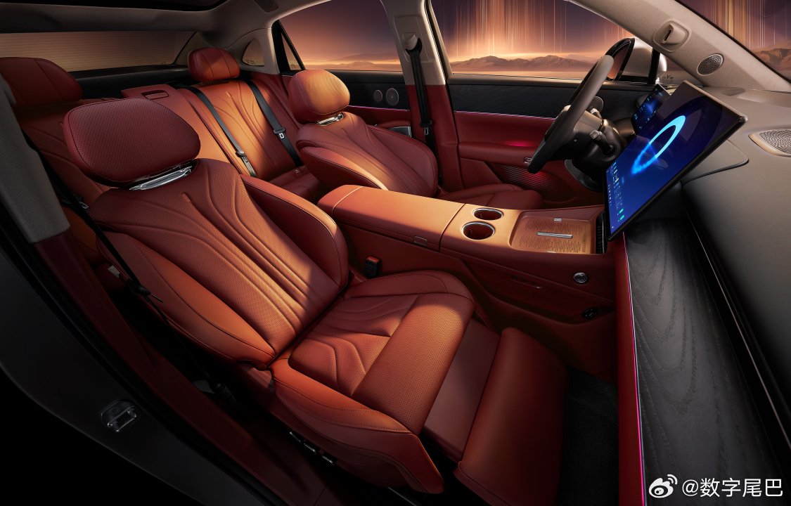 岚图追光L上市，27.99万起标配华为智驾鸿蒙座舱