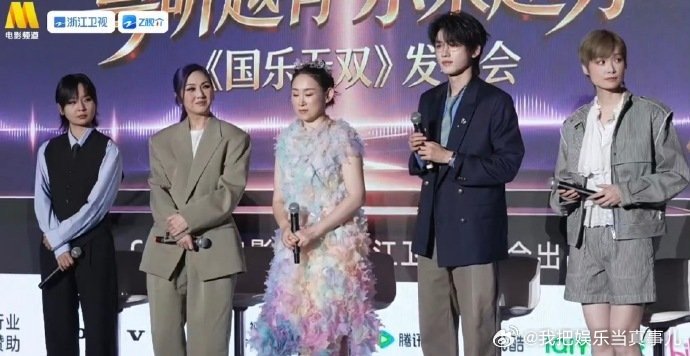 宋亚轩与春春同框显身高，网友惊叹190既视感