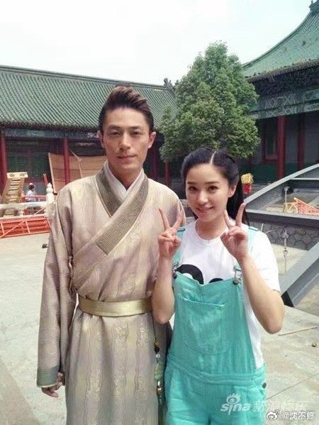 阚清子晒与霍建华12年后合照，霍建华显圆润