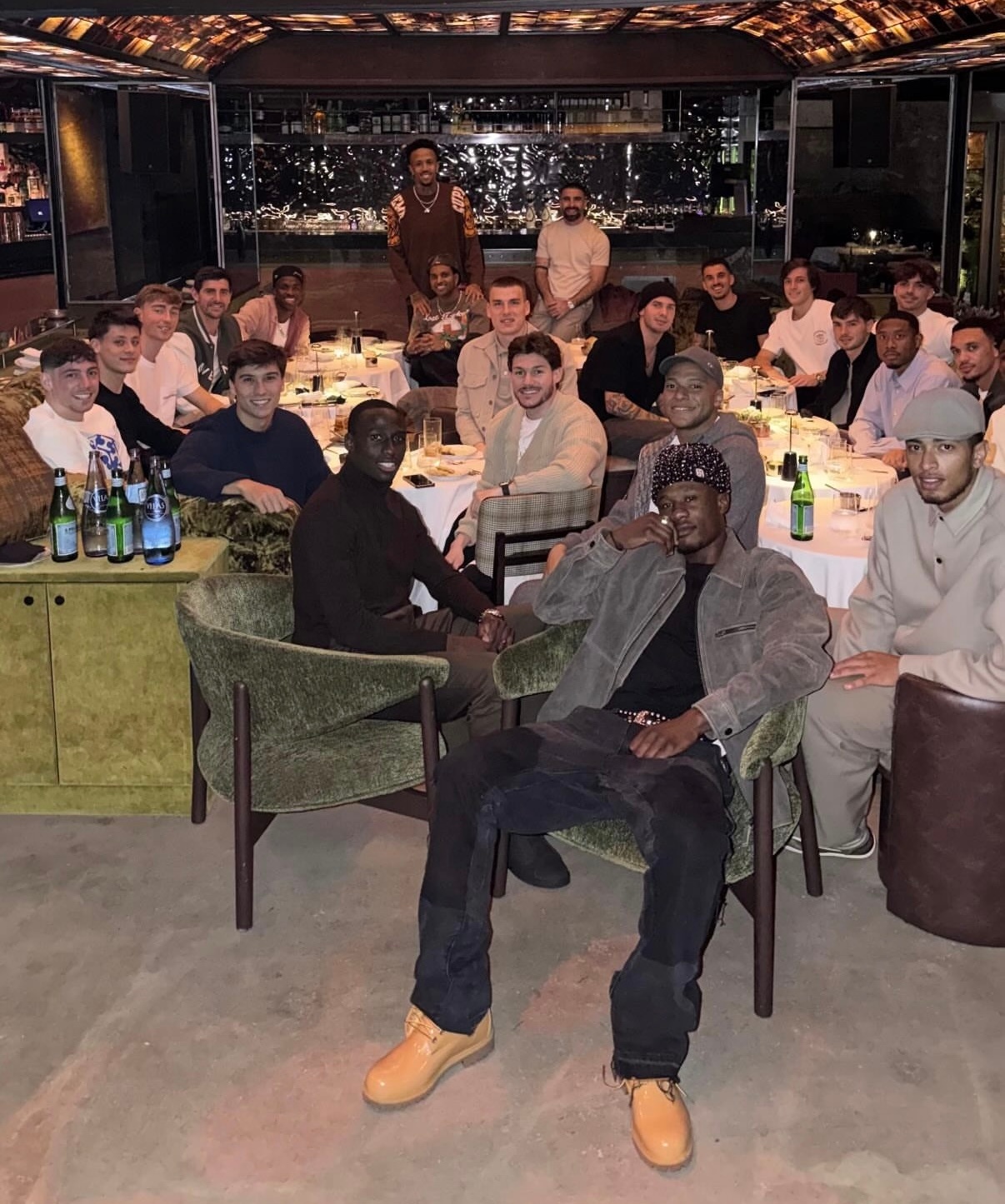 皇马年夜饭球员衣品引关注