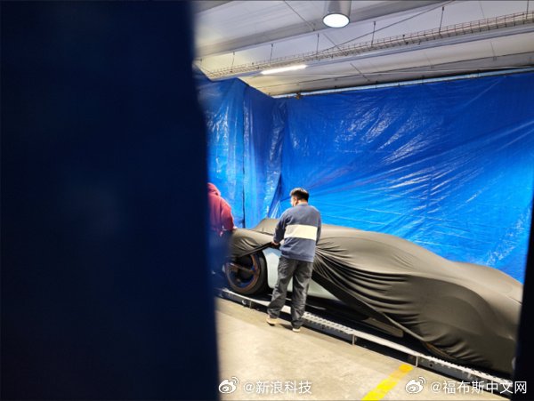 小米首款超级跑车概念车现身巴塞罗那，雷军预告即将亮相