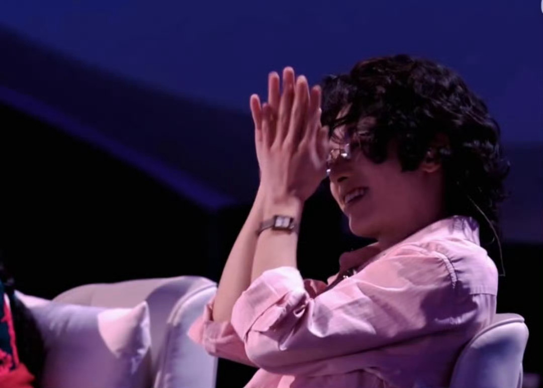 何炅调侃华晨宇刘海引爆笑