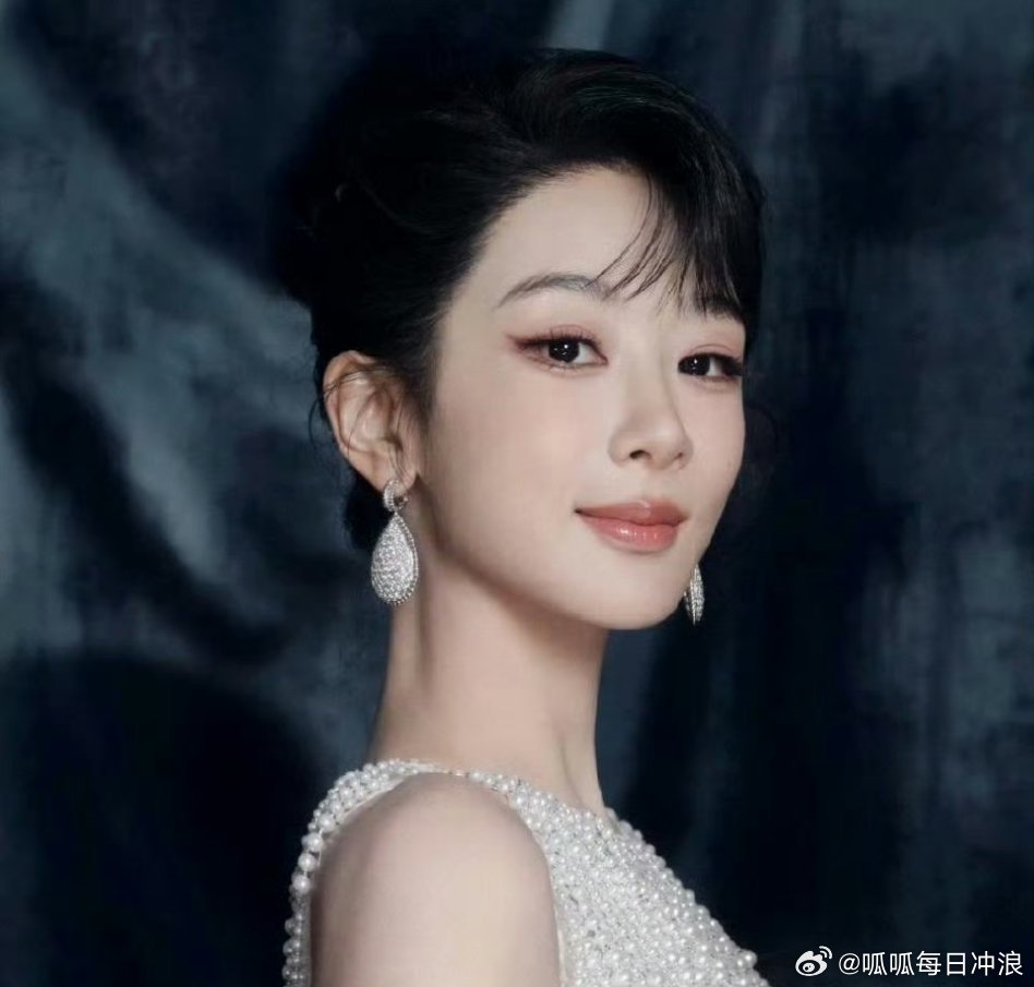 杨紫工作室更新头像发布新大片