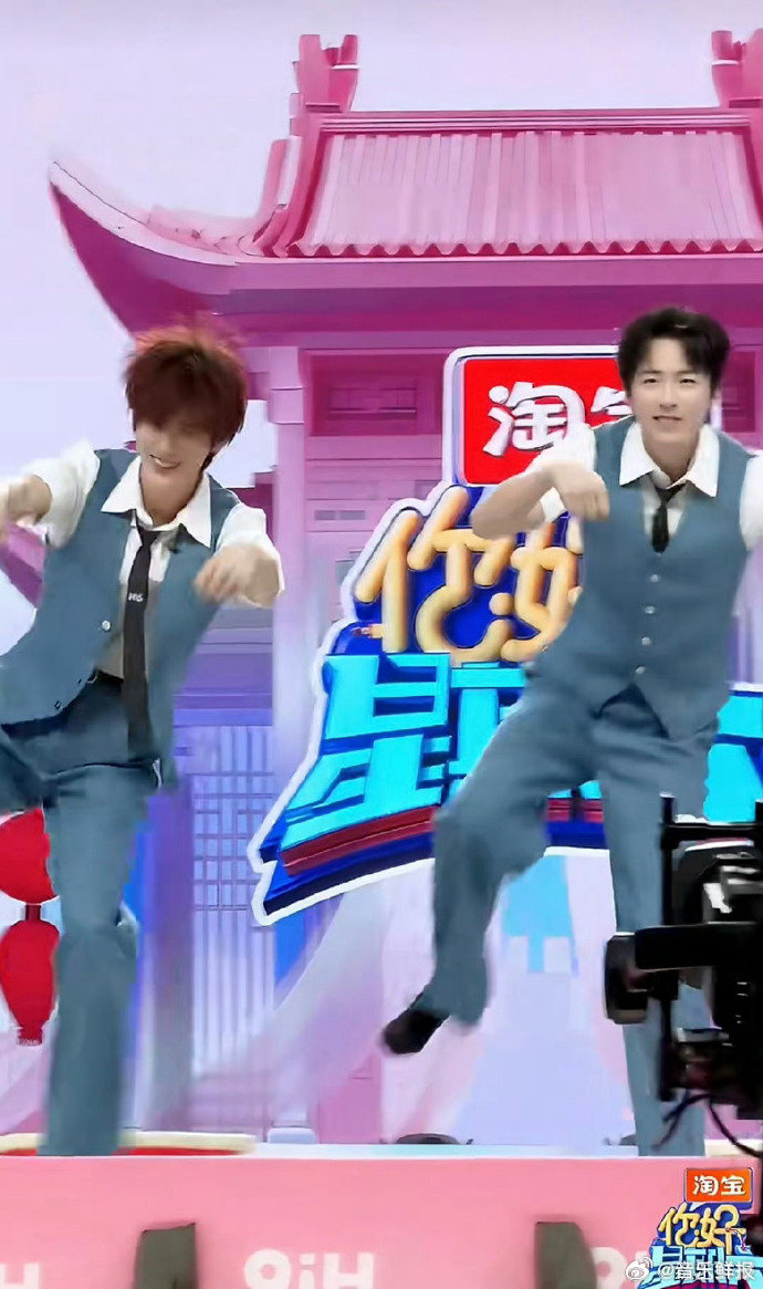 刘宇宁丁程鑫好六现场摩托摇，沉稳灵动互补