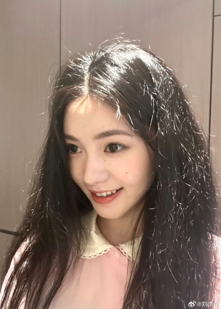 赖伟明素人时期欣赏刘浩存，曾于舆论低谷问候