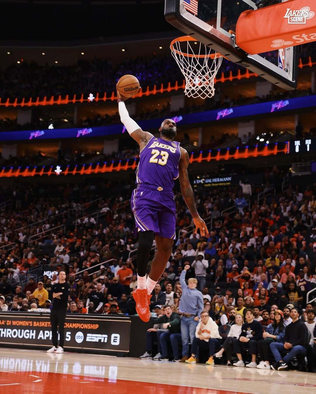 詹姆斯92.9%命中率砍30分，创湖人近20年纪录