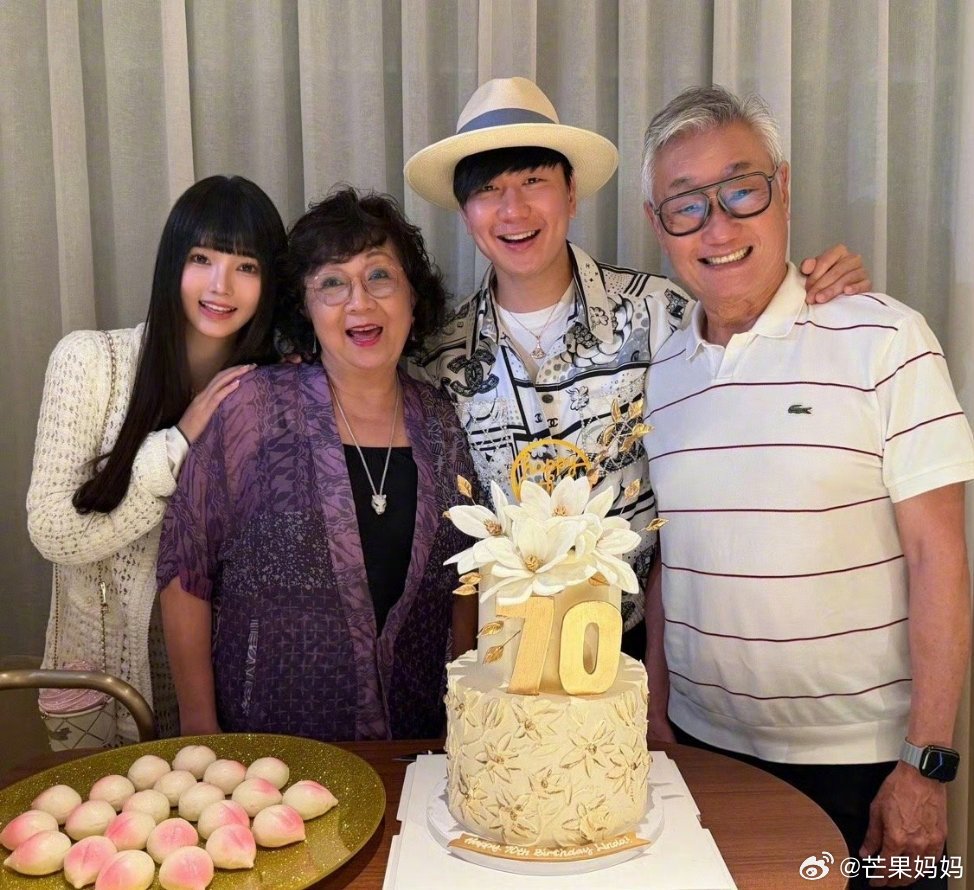 林俊杰母亲回应是否喜欢七七称不干涉年轻人