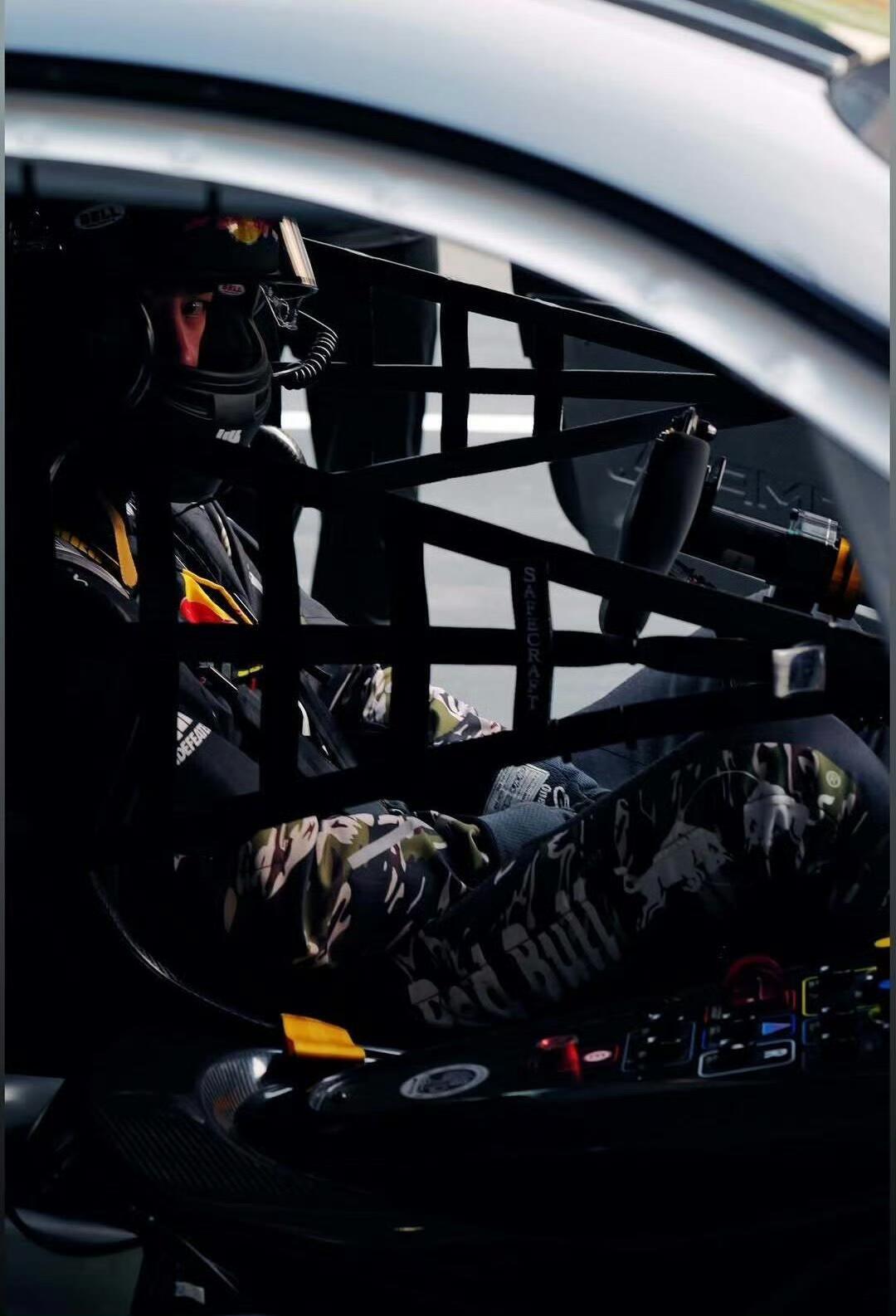 王一博更新ins story动态