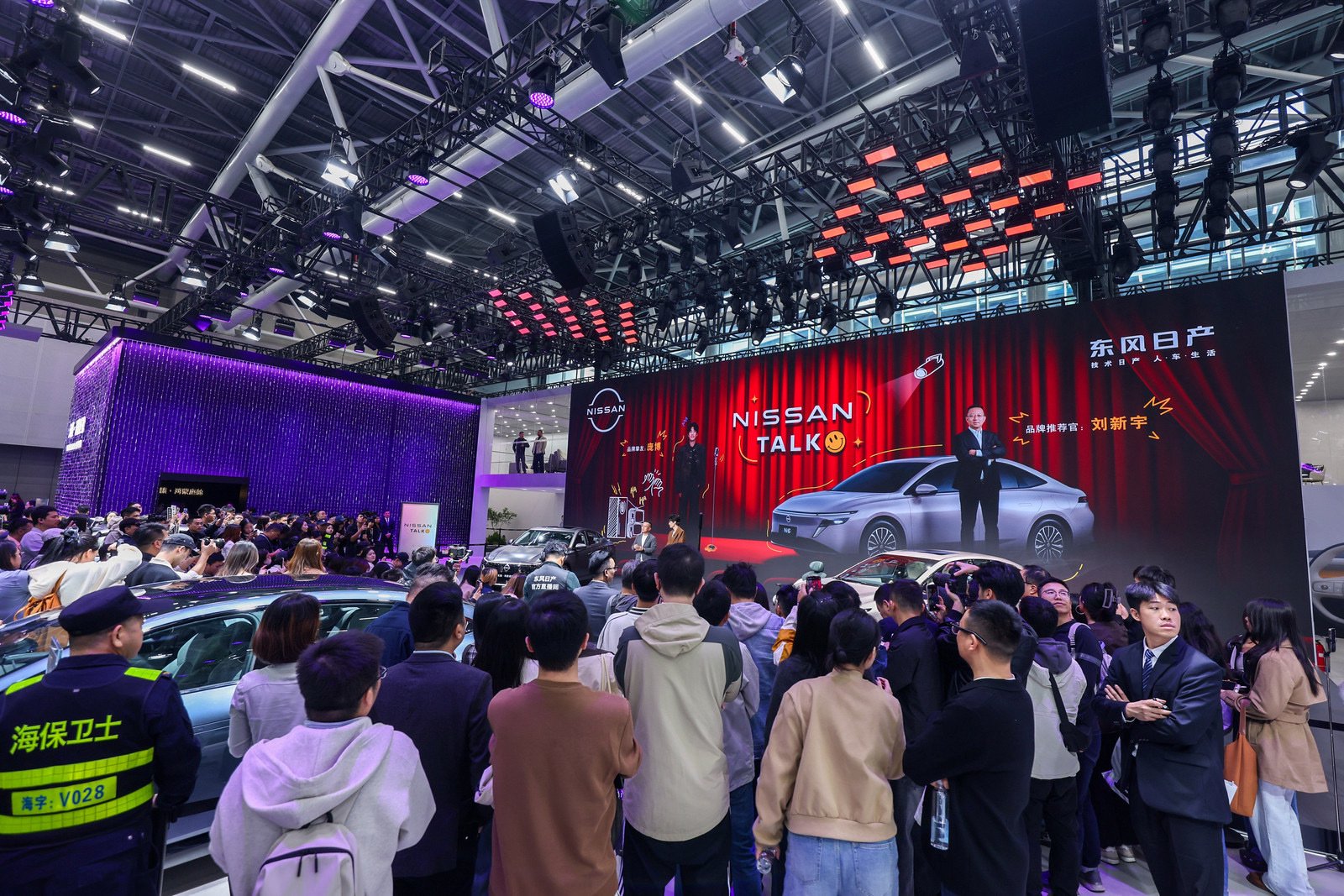 天籁鸿蒙座舱广州车展引围观，燃油车智能化受热捧