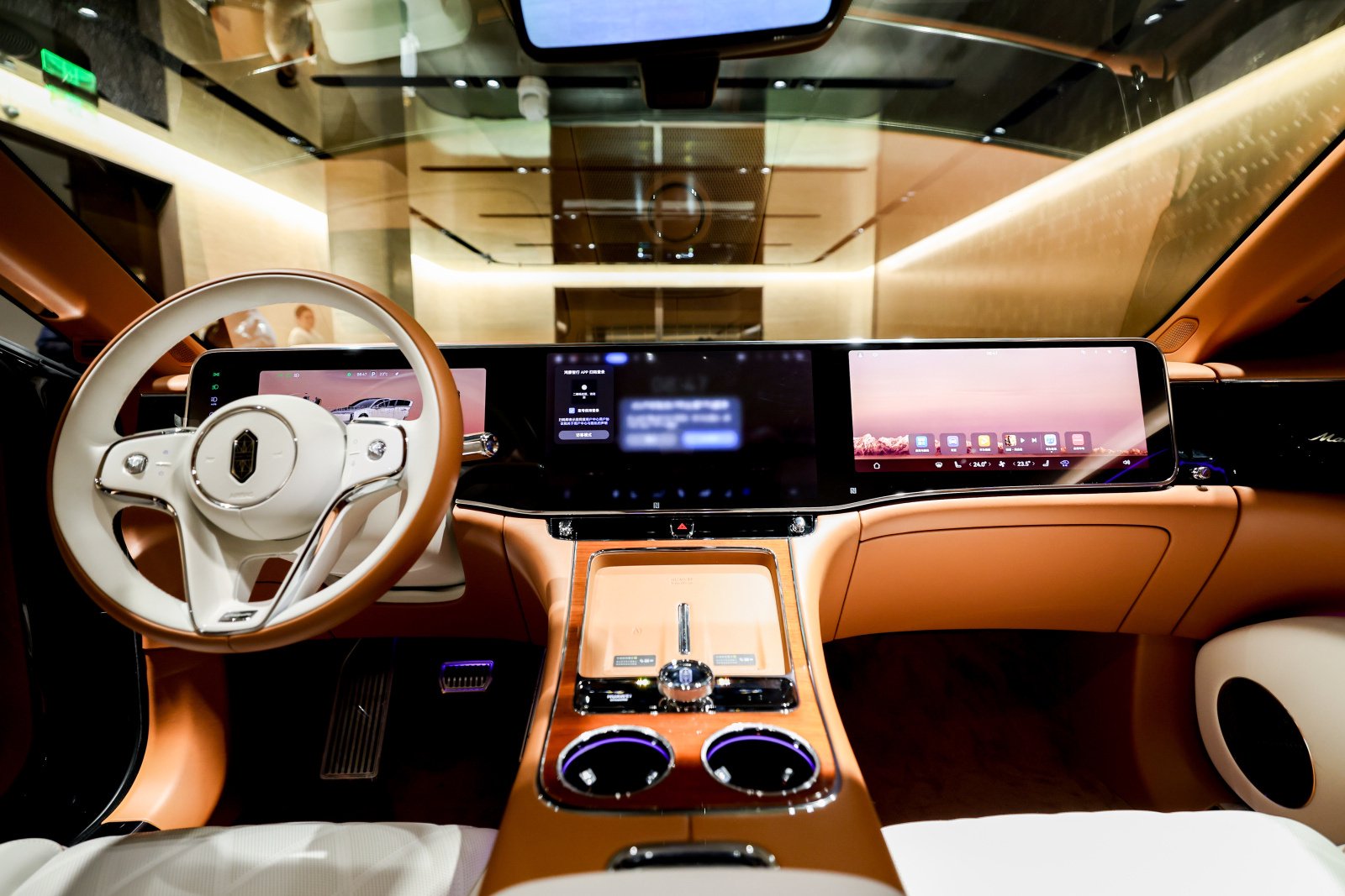 鸿蒙智行哈尔滨机场路店开业，高寒智驾守护出行安全