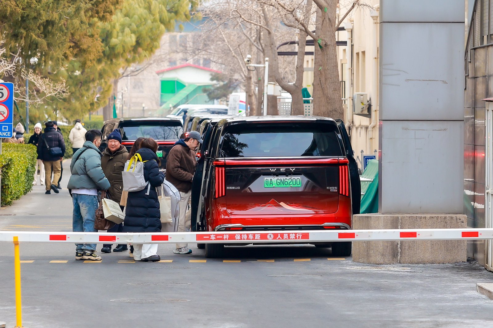 魏牌高山成2026年春晚指定用车，明星赶场彩排首选