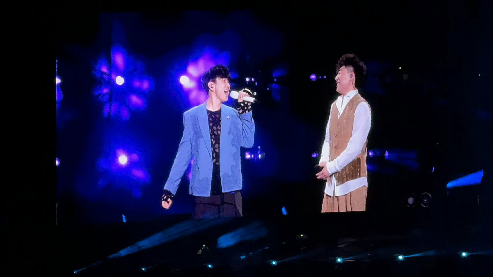 胡彦斌现身林俊杰演唱会，二人曾合作《黑夜问白天》